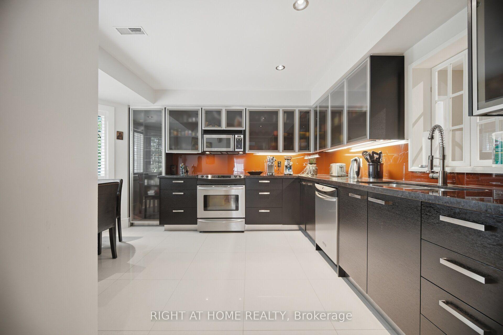Photo 7 of 25A Shaw Street, Toronto, Niagara — HOMEH