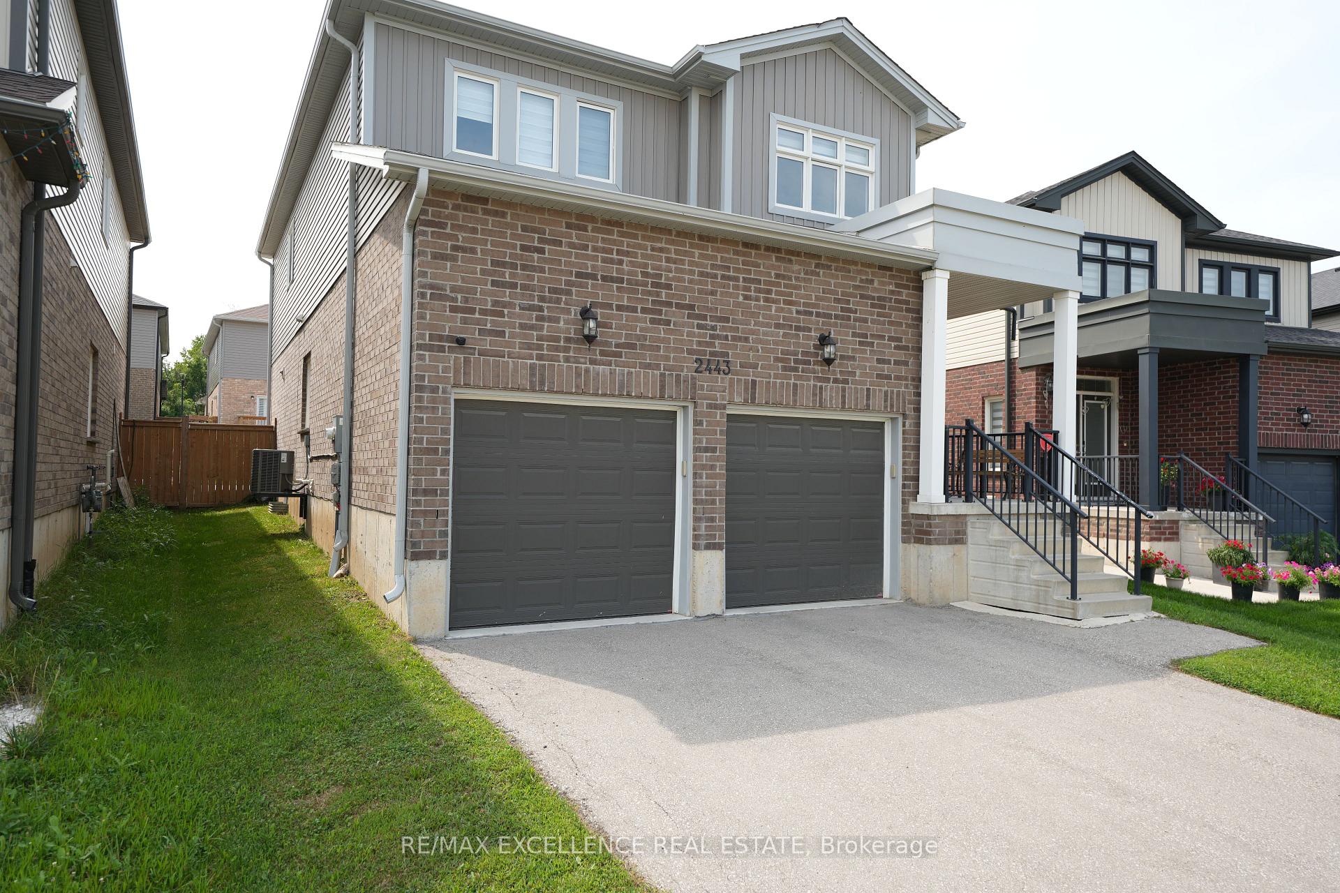 Photo 2 of 2443 Bennett Cross, London, South U — HOMEH