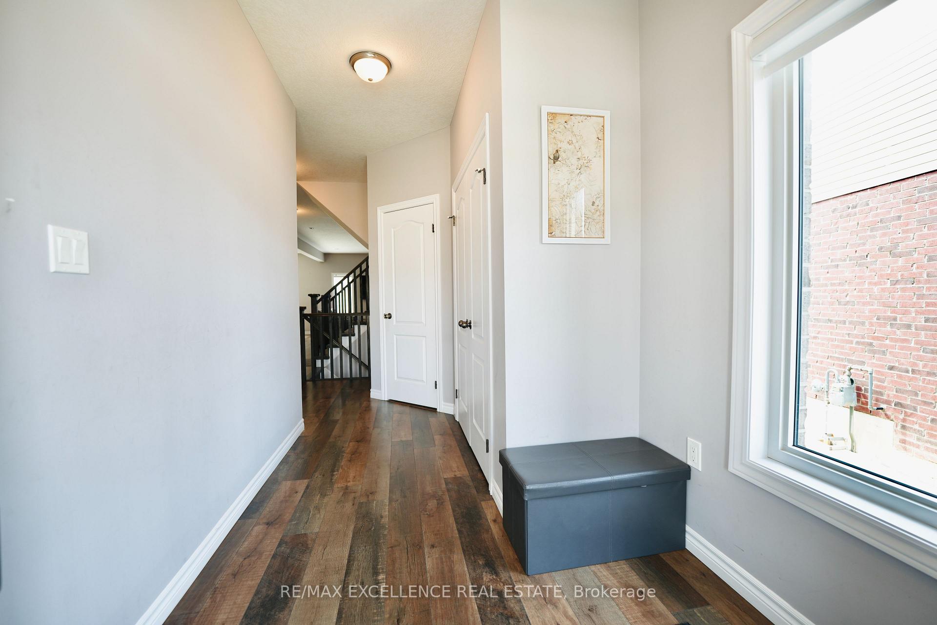 Photo 6 of 2443 Bennett Cross, London, South U — HOMEH