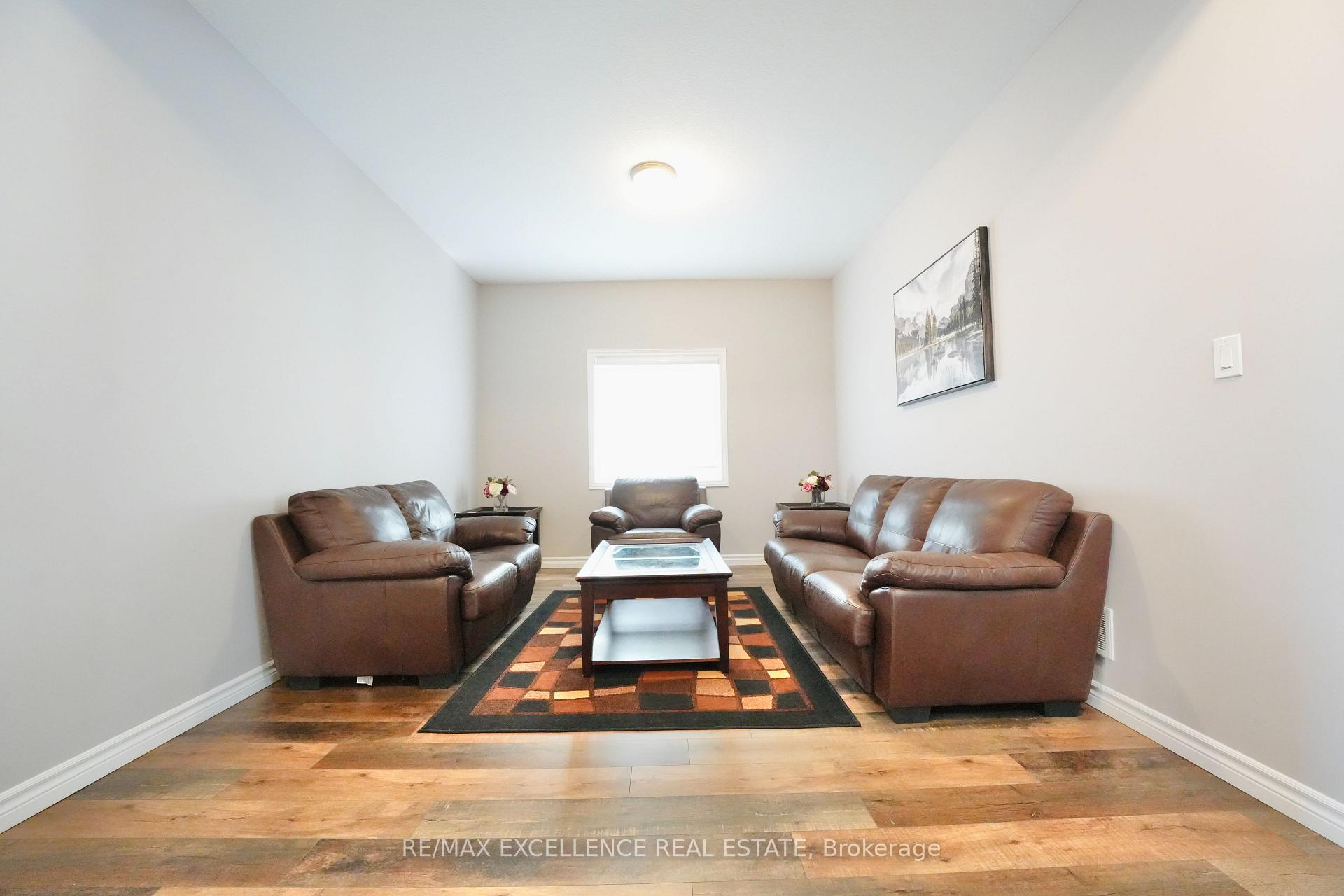 Photo 8 of 2443 Bennett Cross, London, South U — HOMEH