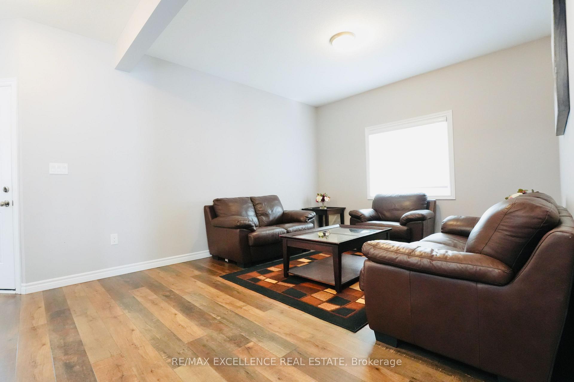 Photo 9 of 2443 Bennett Cross, London, South U — HOMEH