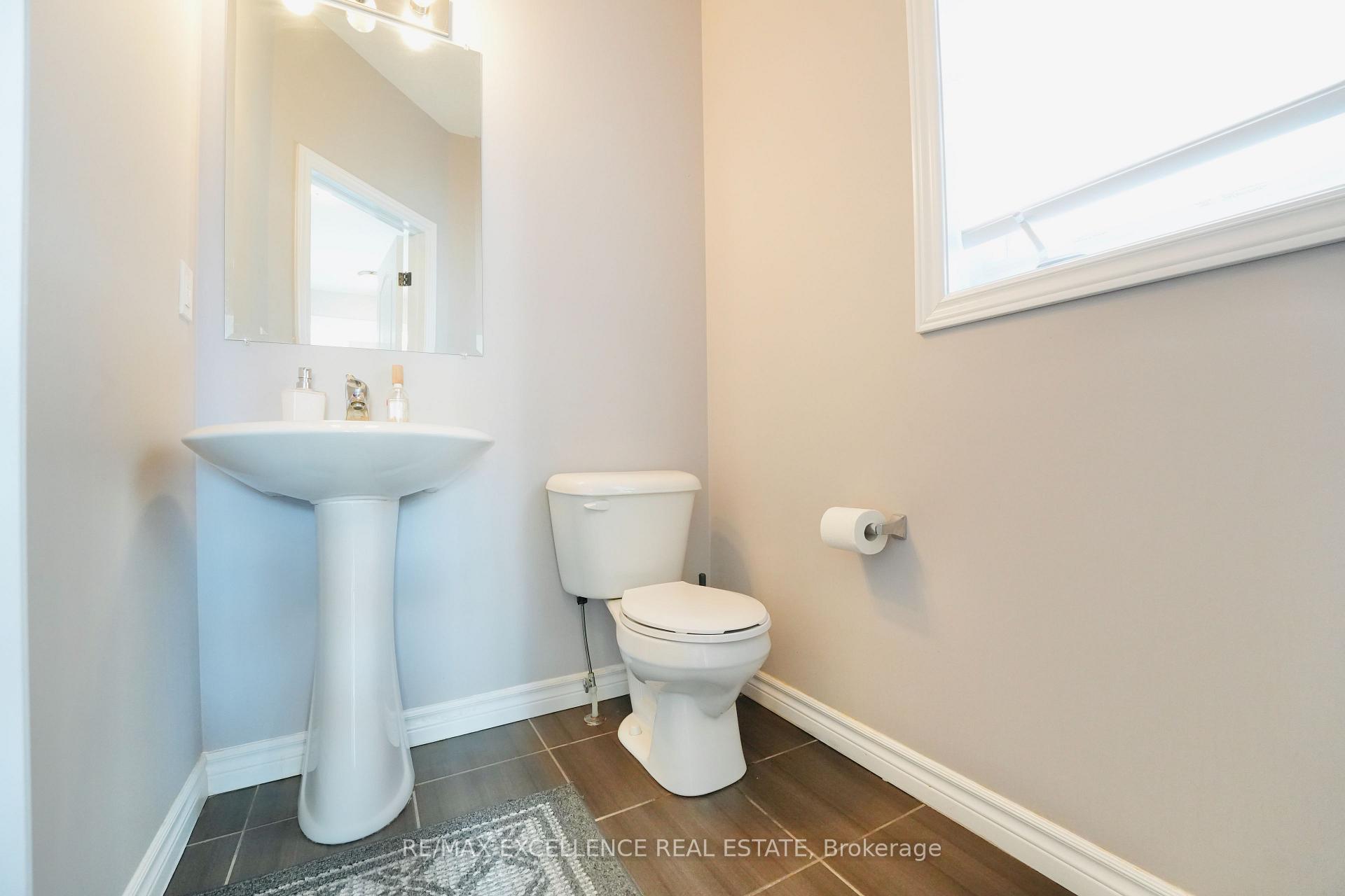 Photo 10 of 2443 Bennett Cross, London, South U — HOMEH