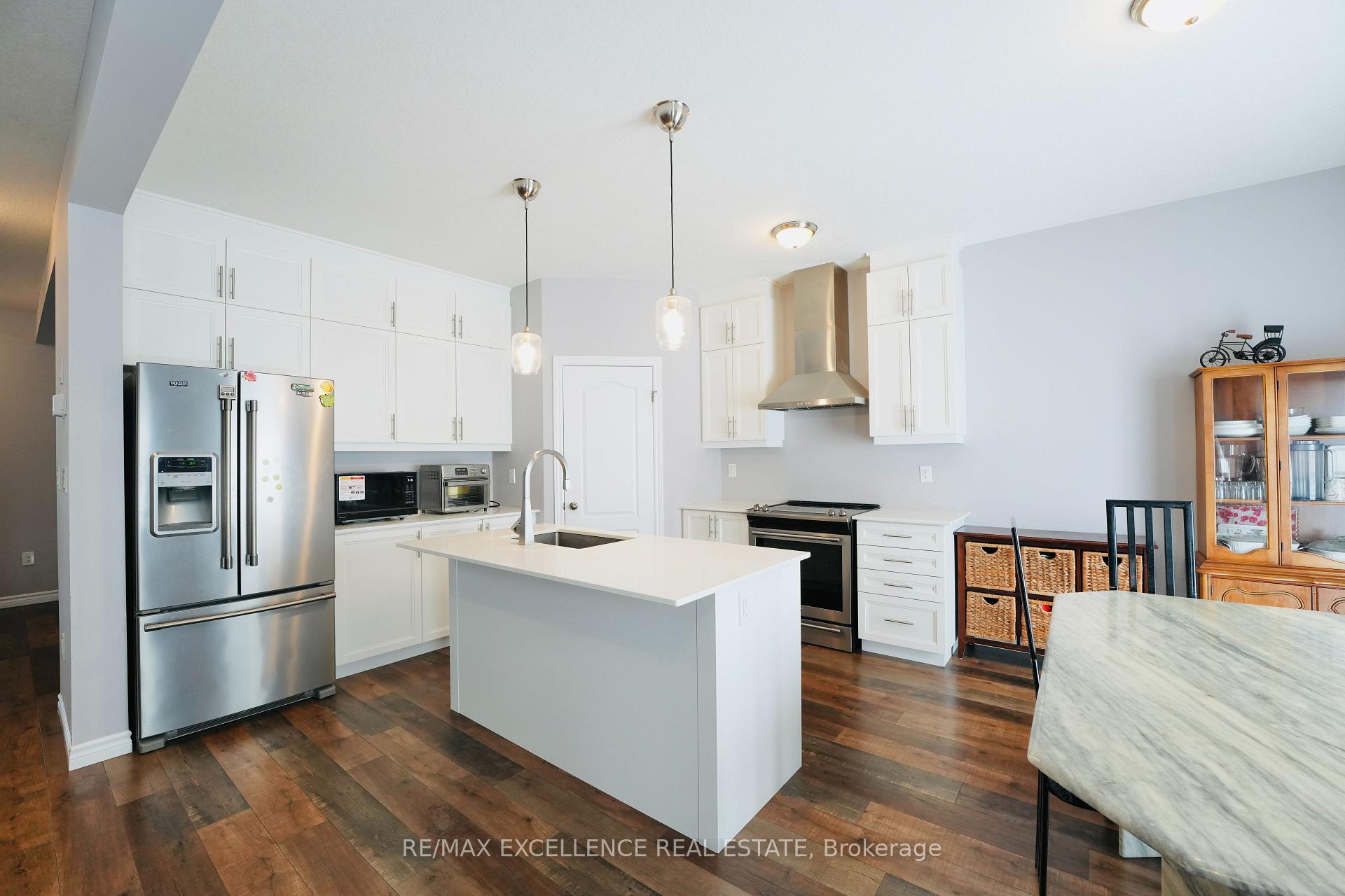 Photo 11 of 2443 Bennett Cross, London, South U — HOMEH