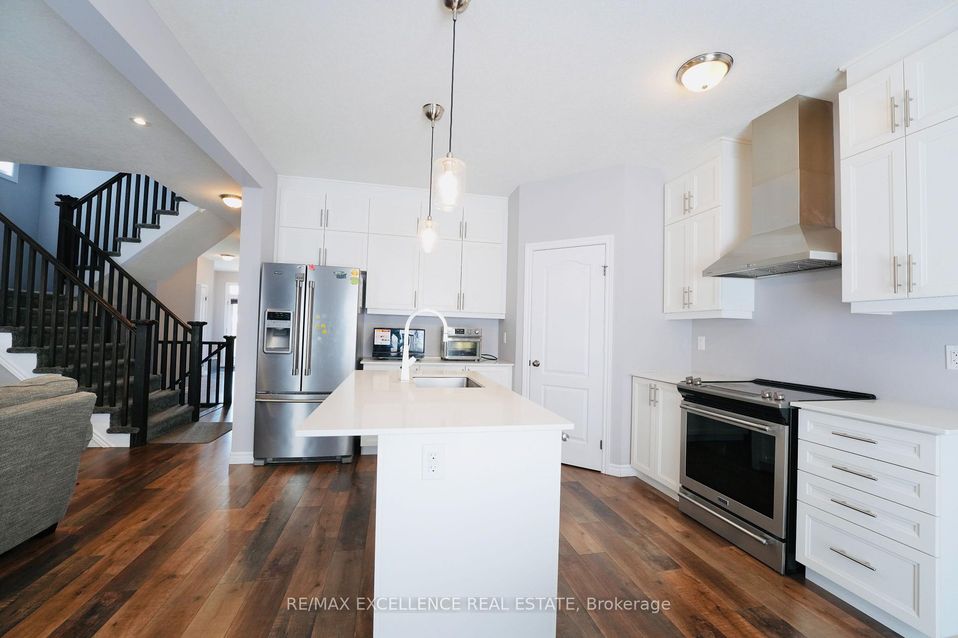 Photo 13 of 2443 Bennett Cross, London, South U — HOMEH