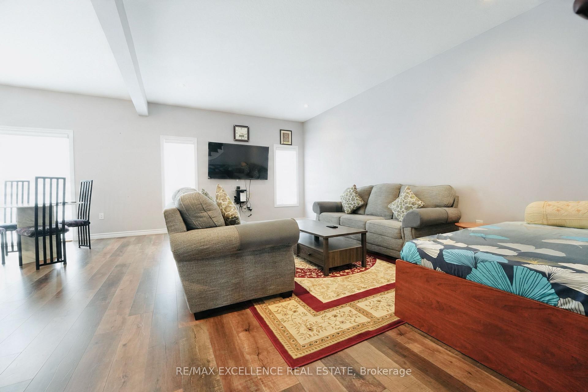 Photo 14 of 2443 Bennett Cross, London, South U — HOMEH