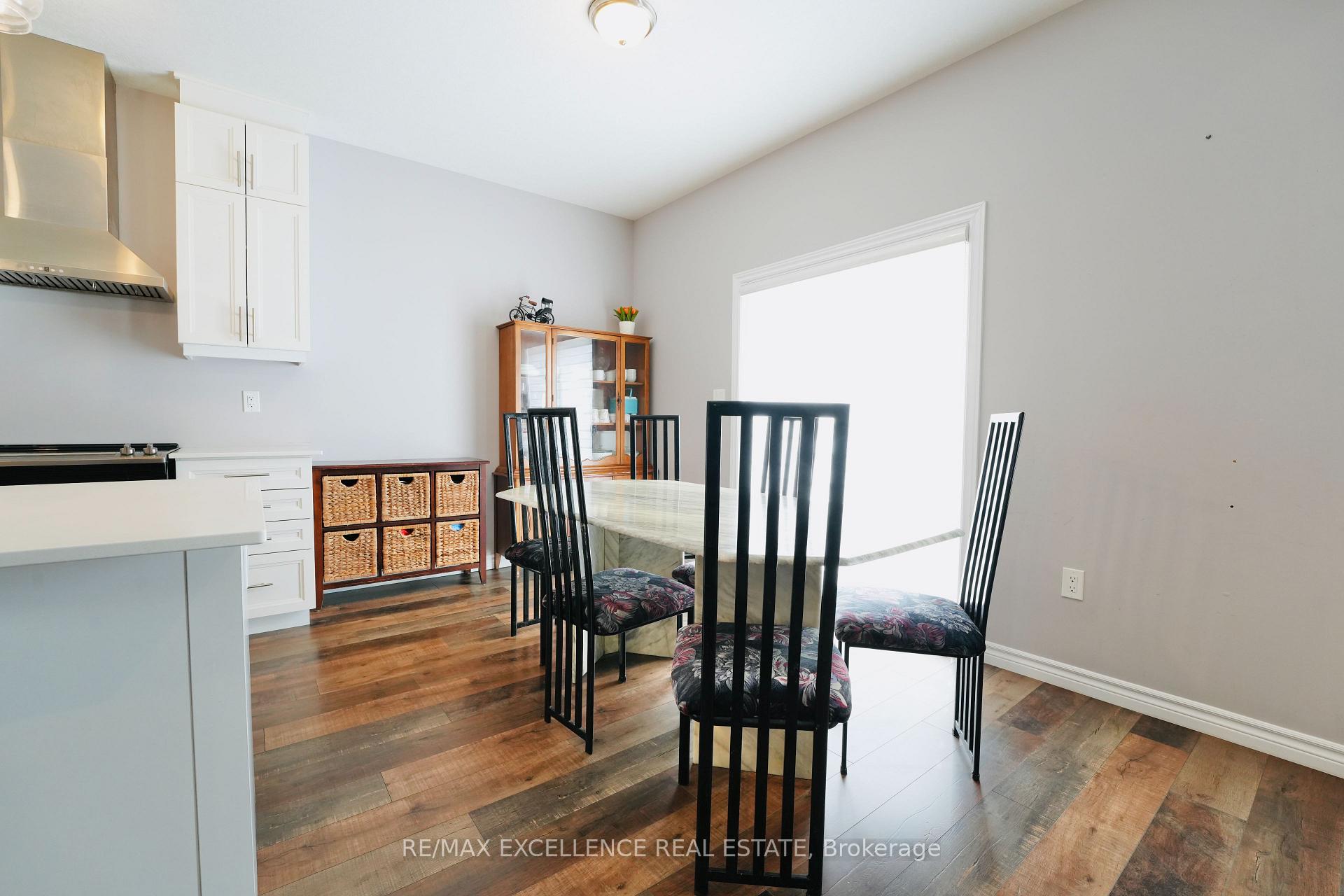 Photo 17 of 2443 Bennett Cross, London, South U — HOMEH