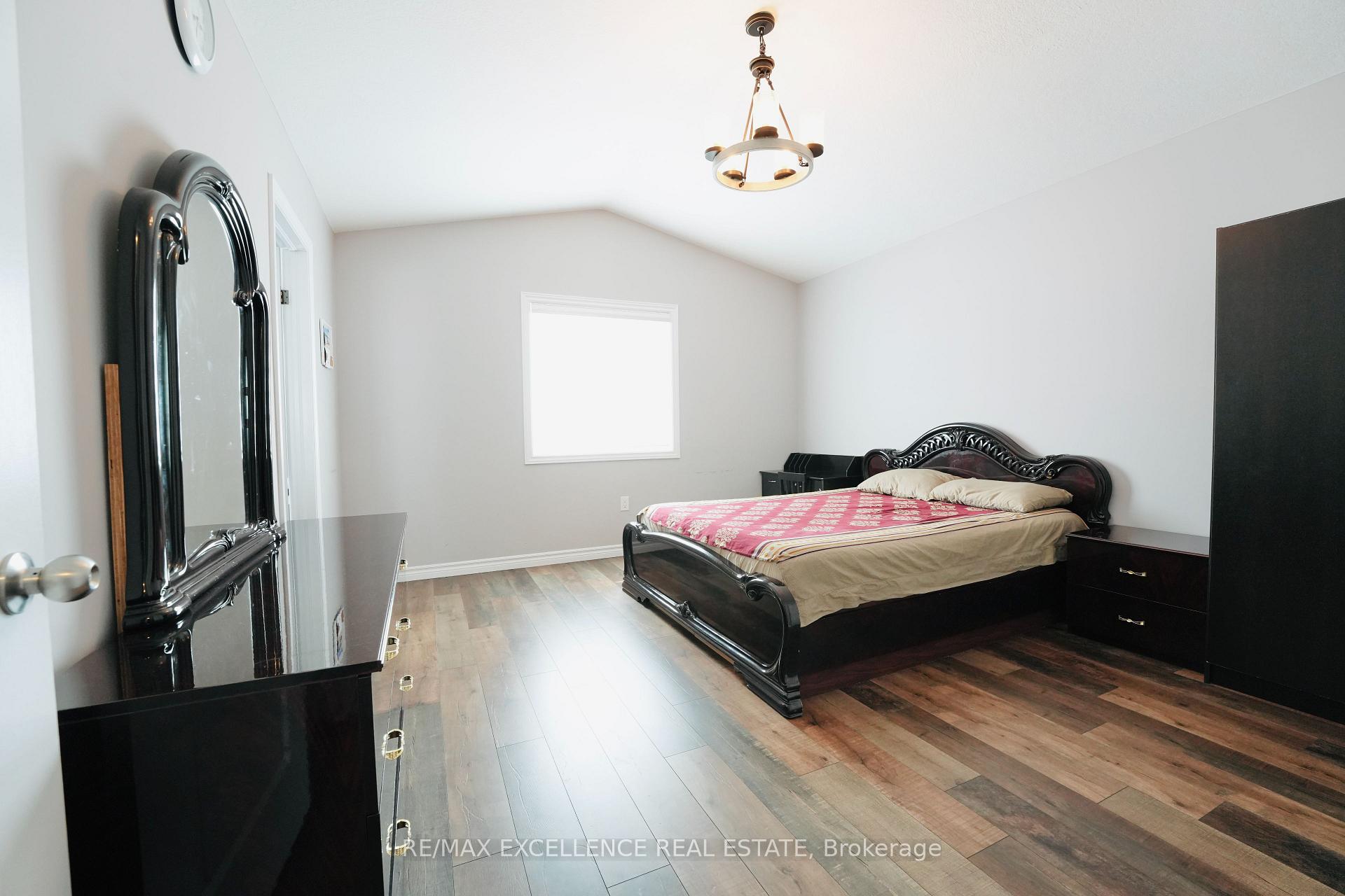 Photo 20 of 2443 Bennett Cross, London, South U — HOMEH