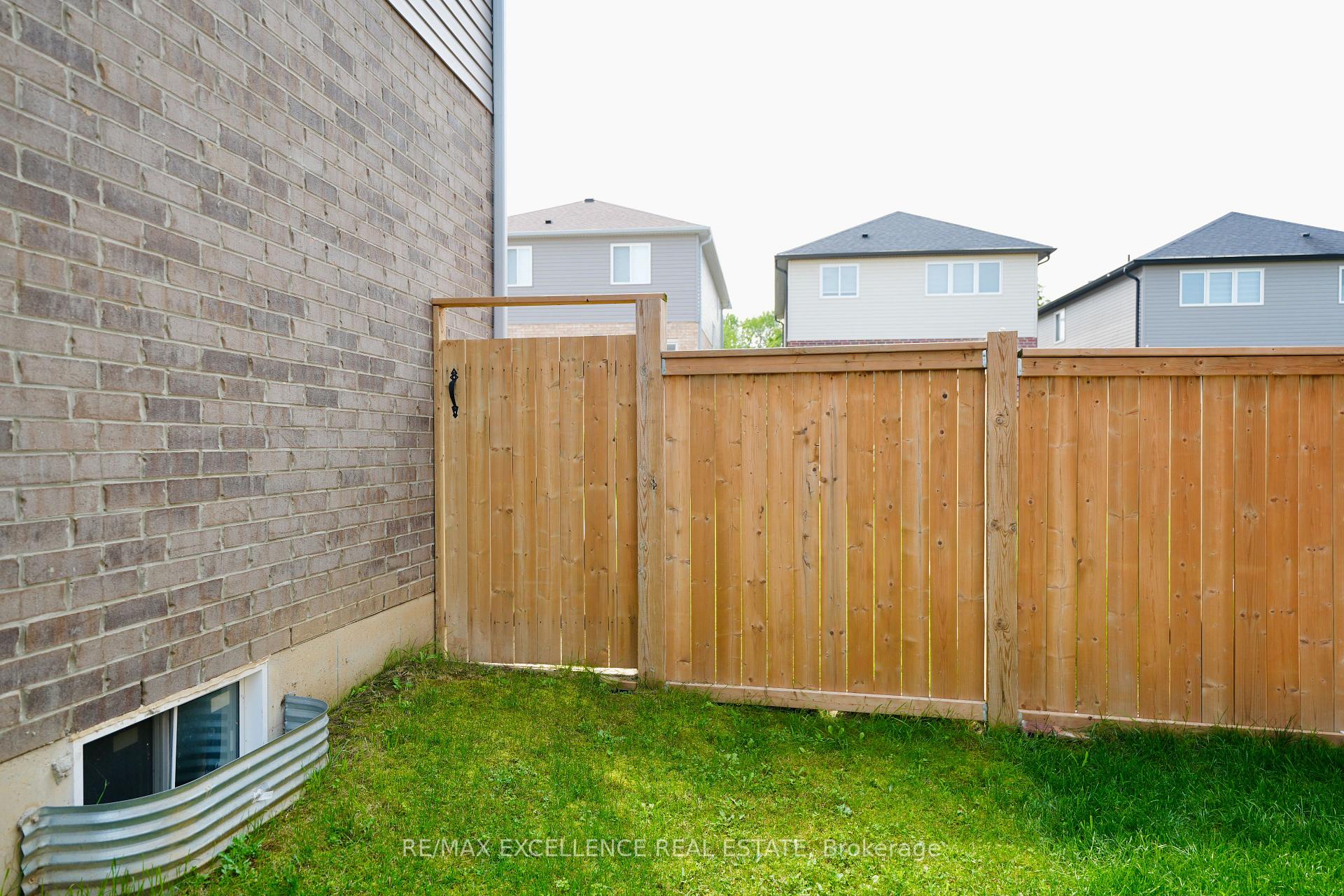 Photo 38 of 2443 Bennett Cross, London, South U — HOMEH
