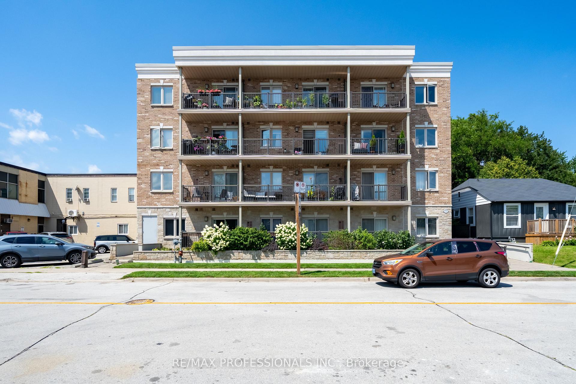 Photo of Unit 405, 73 Washington Avenue