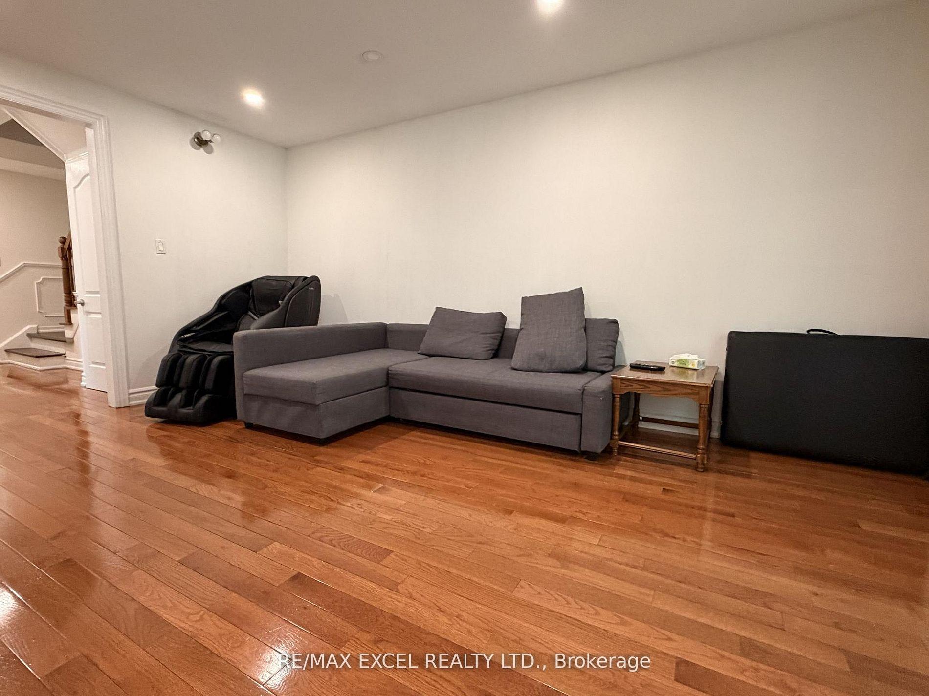 Photo 16 of 50 Shootfield Crescent, Scarborough, Agincourt North — HOMEH