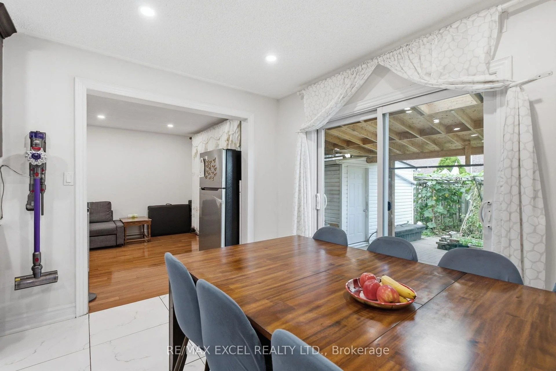 Photo 36 of 50 Shootfield Crescent, Scarborough, Agincourt North — HOMEH