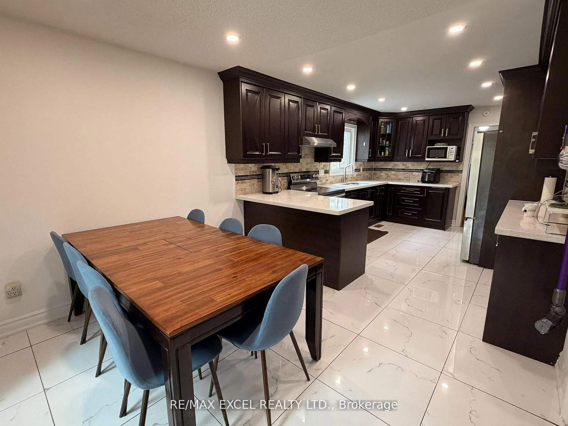 Photo 38 of 50 Shootfield Crescent, Scarborough, Agincourt North — HOMEH