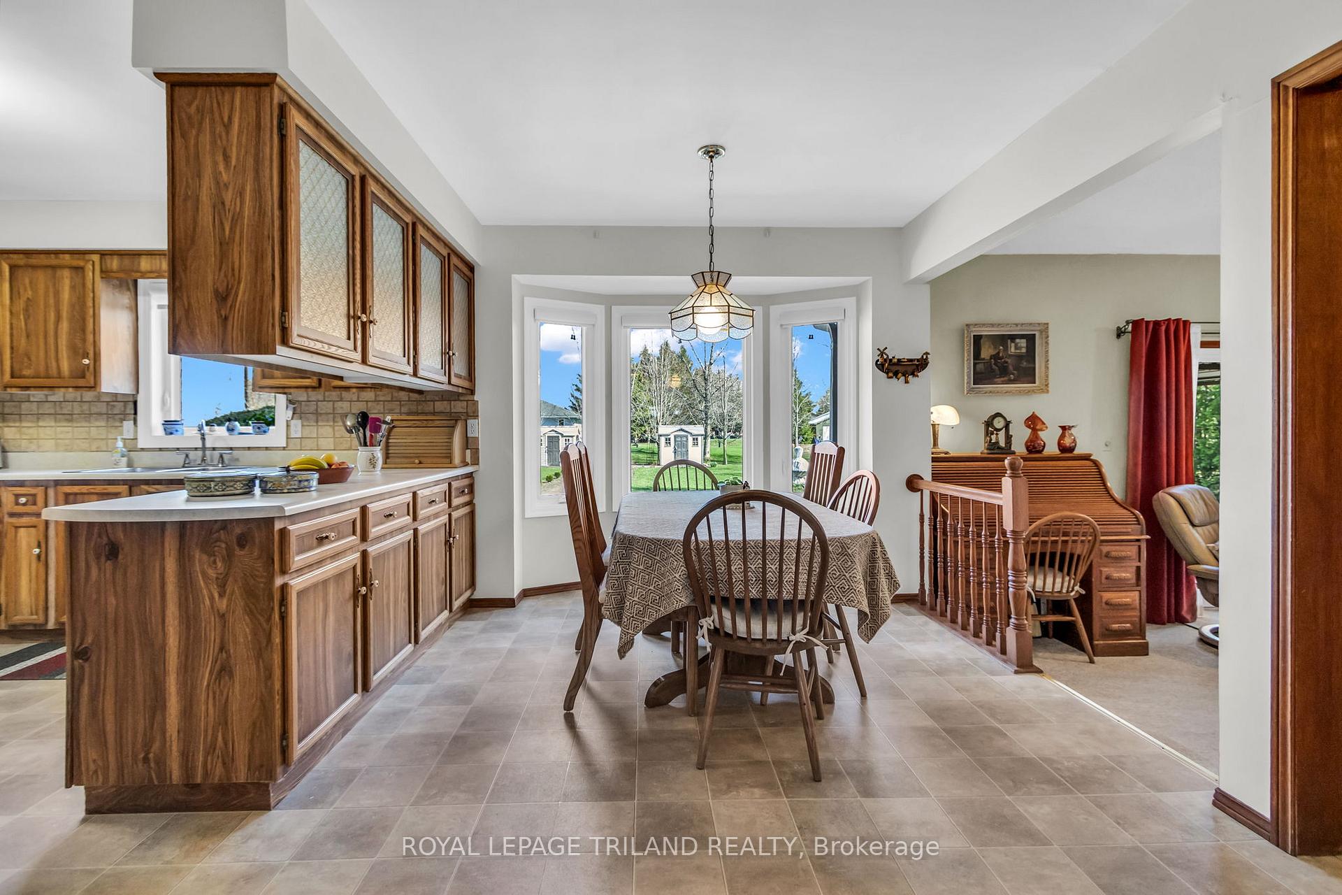 Photo 11 of 5257 Cliff Road, Lambton Shores — HOMEH