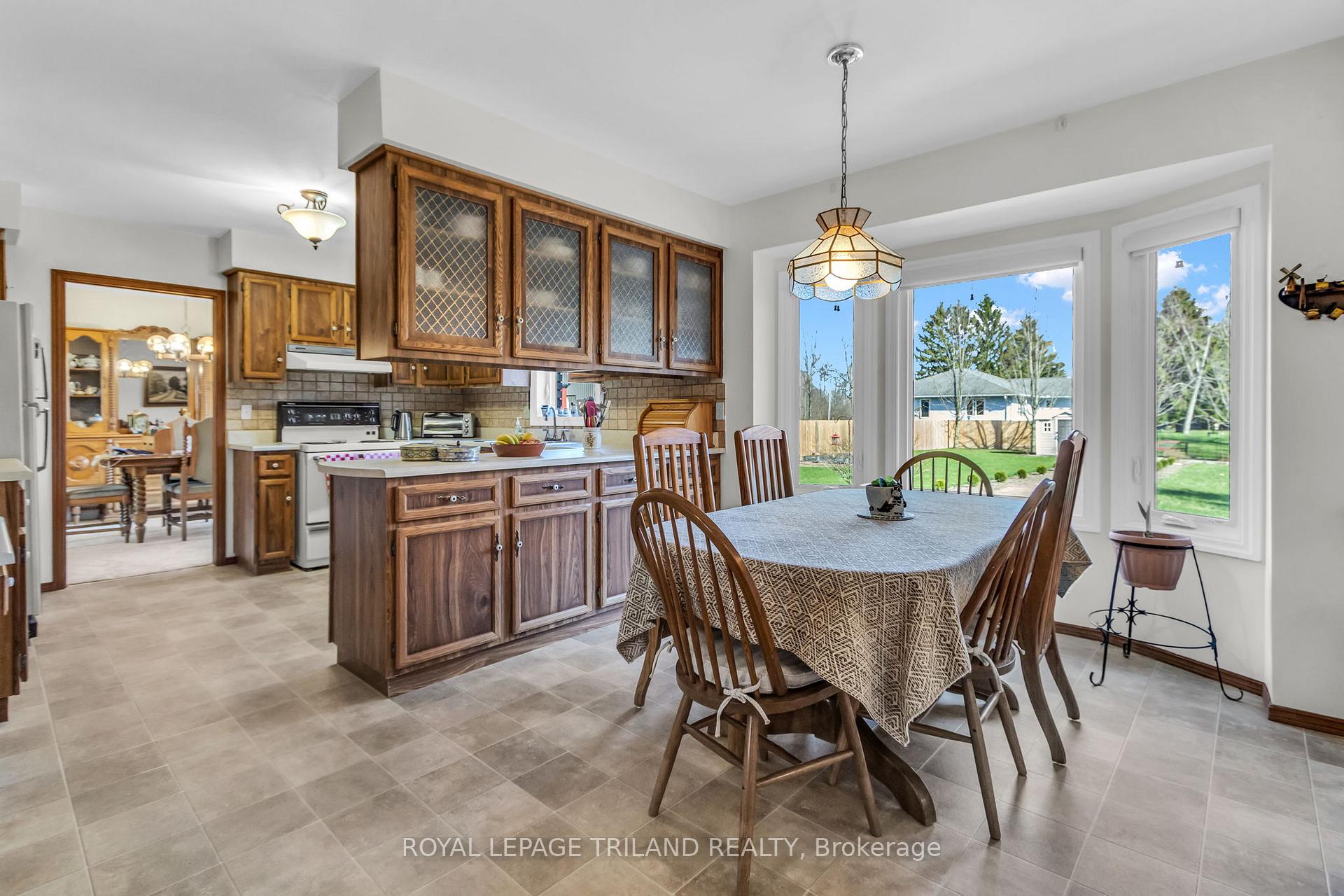 Photo 12 of 5257 Cliff Road, Lambton Shores — HOMEH