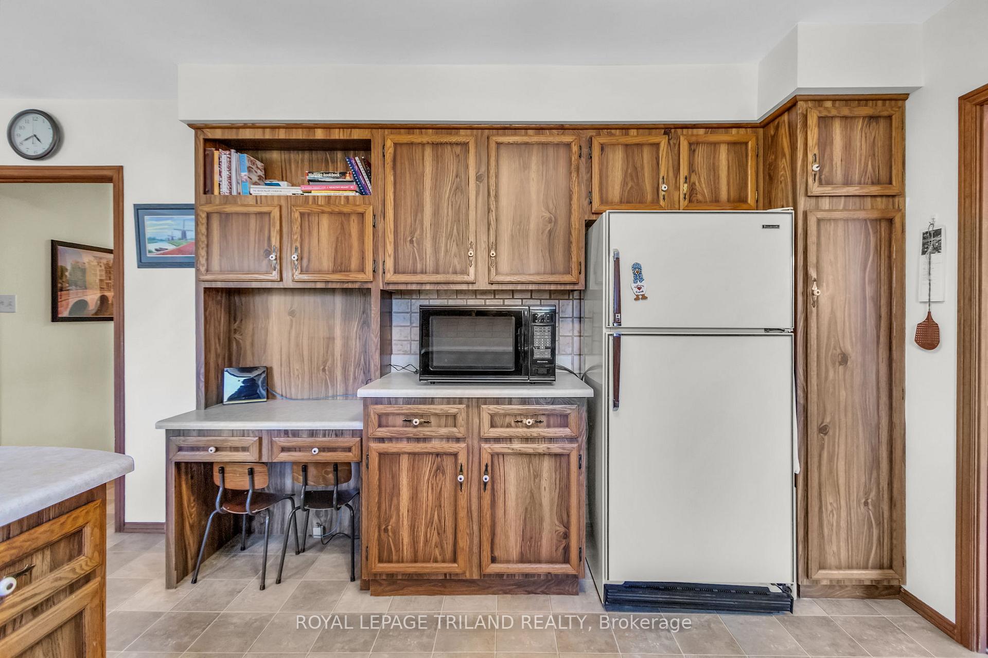 Photo 16 of 5257 Cliff Road, Lambton Shores — HOMEH