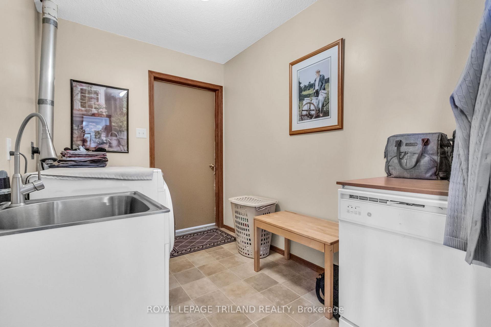 Photo 28 of 5257 Cliff Road, Lambton Shores — HOMEH