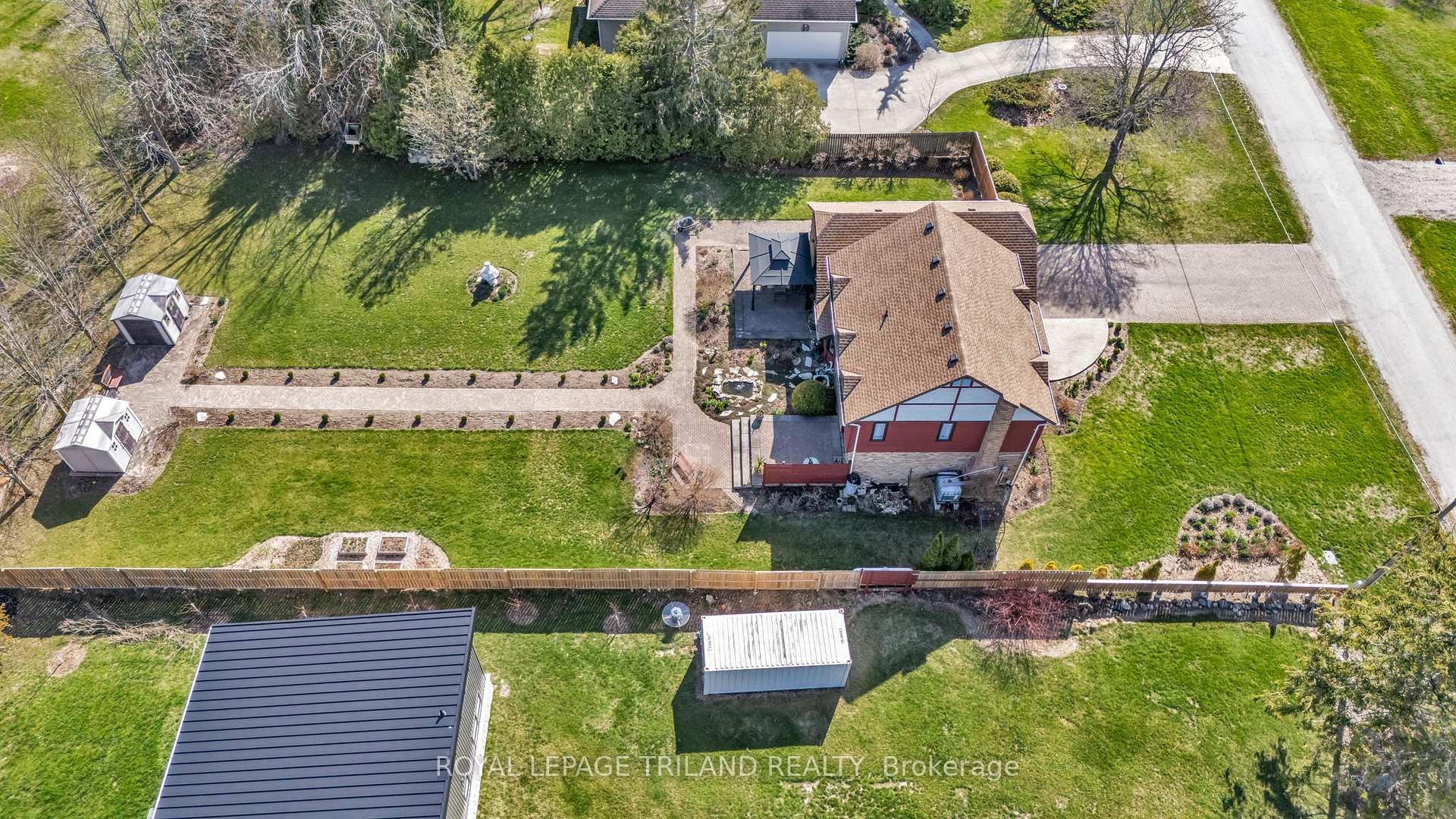 Photo 38 of 5257 Cliff Road, Lambton Shores — HOMEH