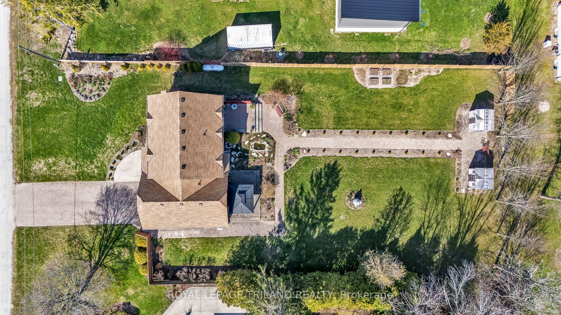 Photo 40 of 5257 Cliff Road, Lambton Shores — HOMEH