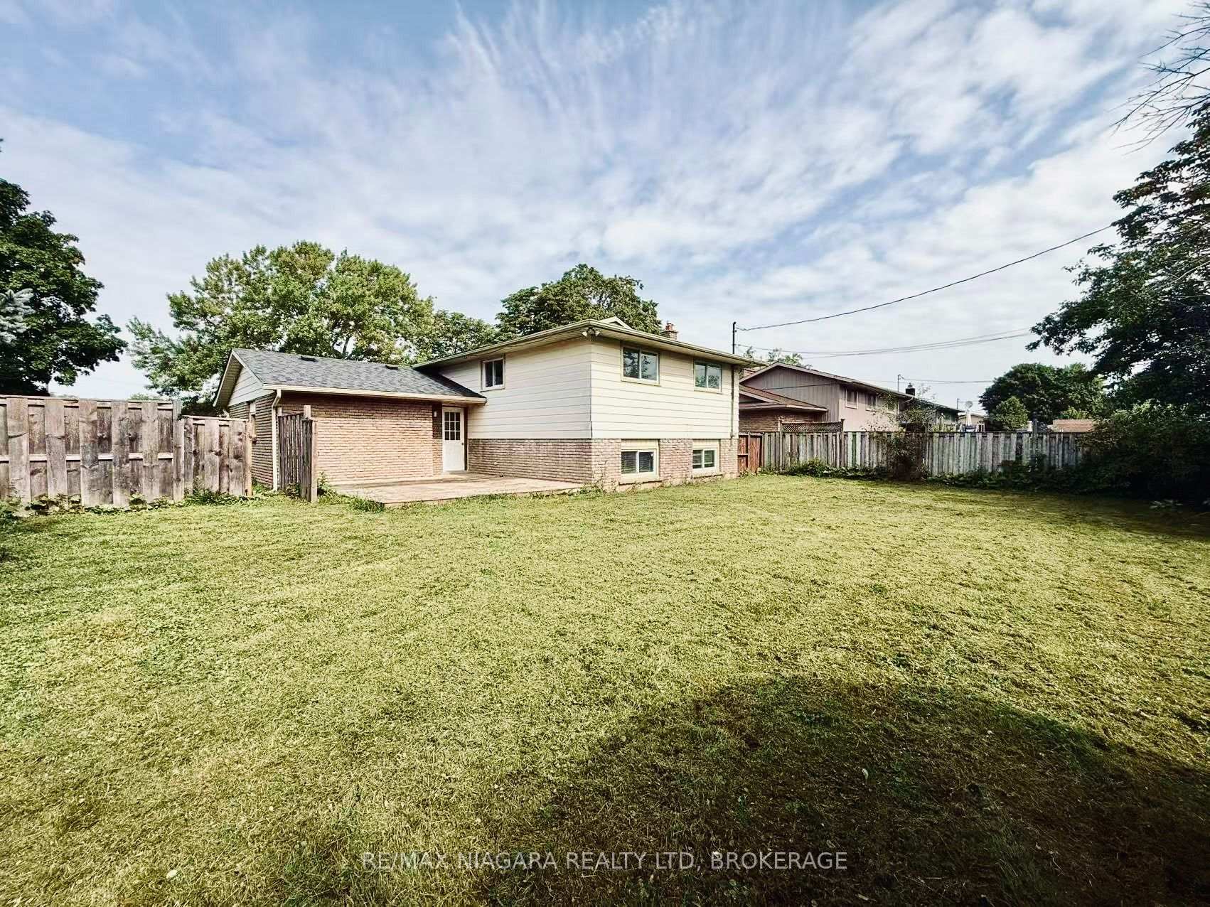 Photo 3 of 3102 Ussher Street, Niagara Falls, Chippawa — HOMEH
