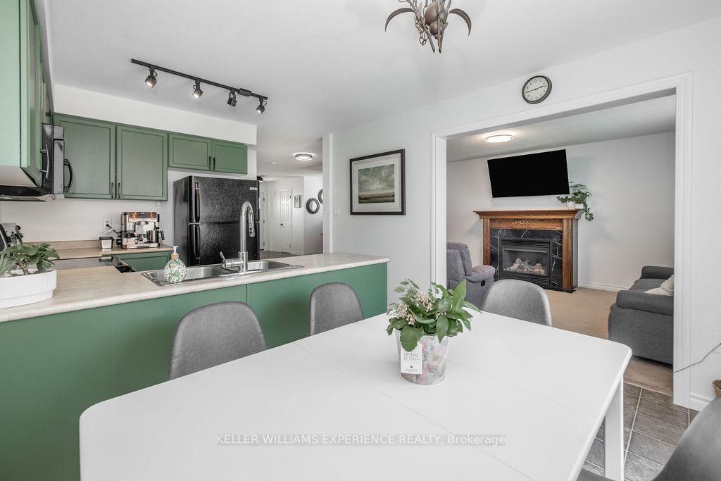 Photo 10 of 27 Michelle Drive, Barrie, Painswick South — HOMEH