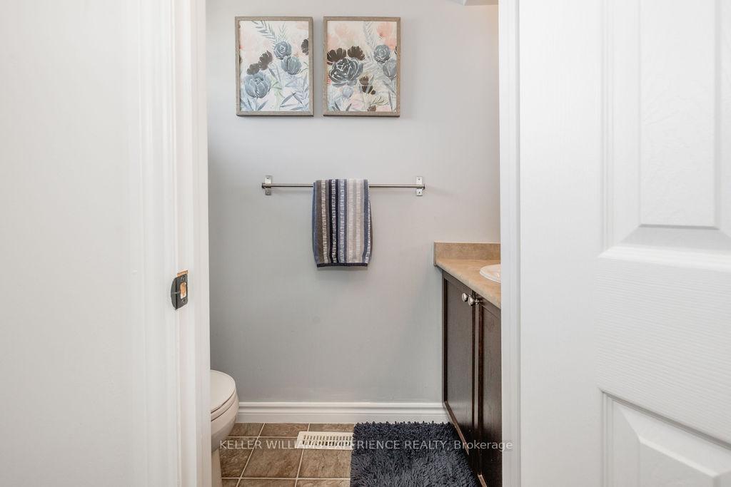 Photo 13 of 27 Michelle Drive, Barrie, Painswick South — HOMEH