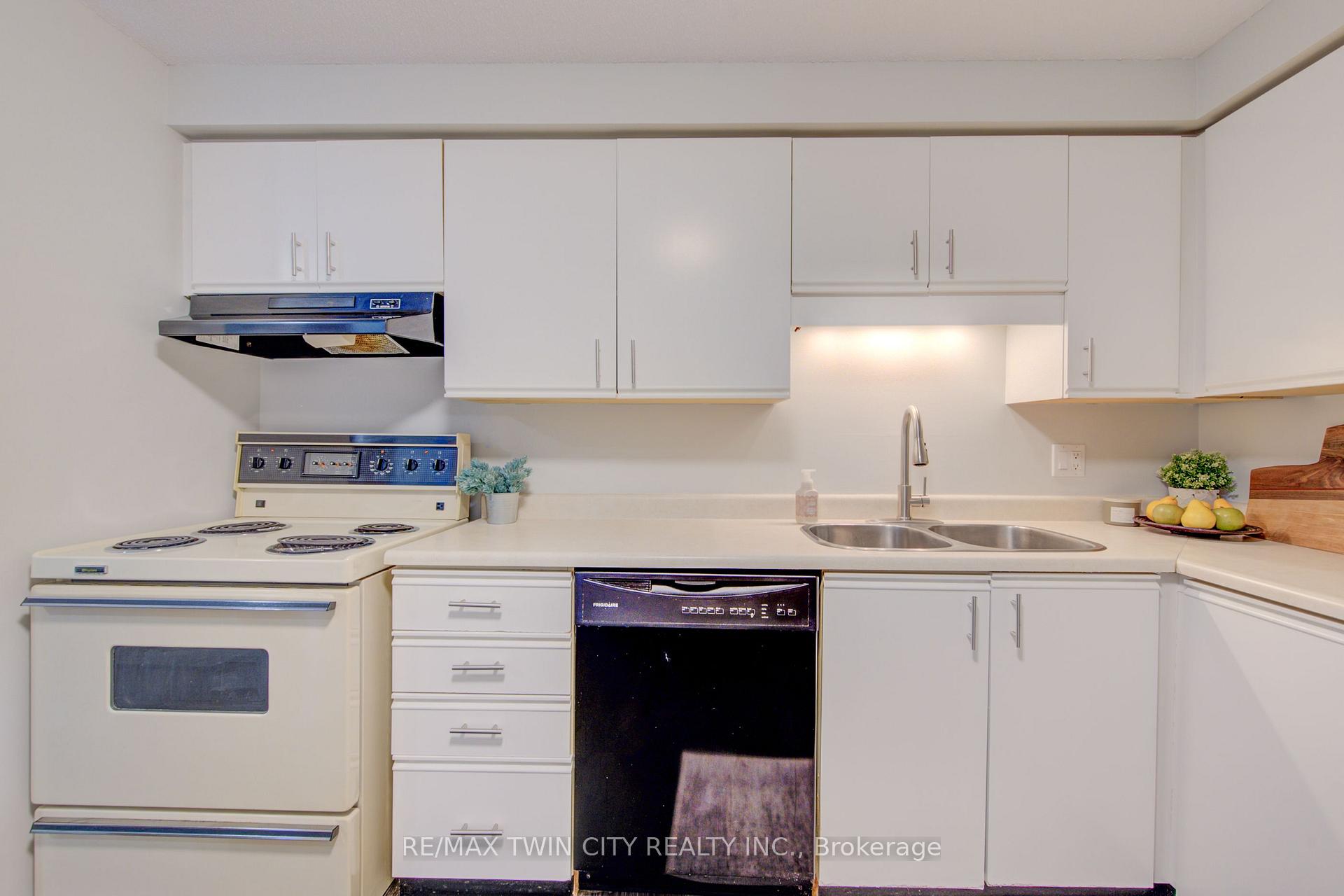 Photo 13 of Unit 608, 55 Green Valley Drive, Kitchener, Pioneer Park — HOMEH