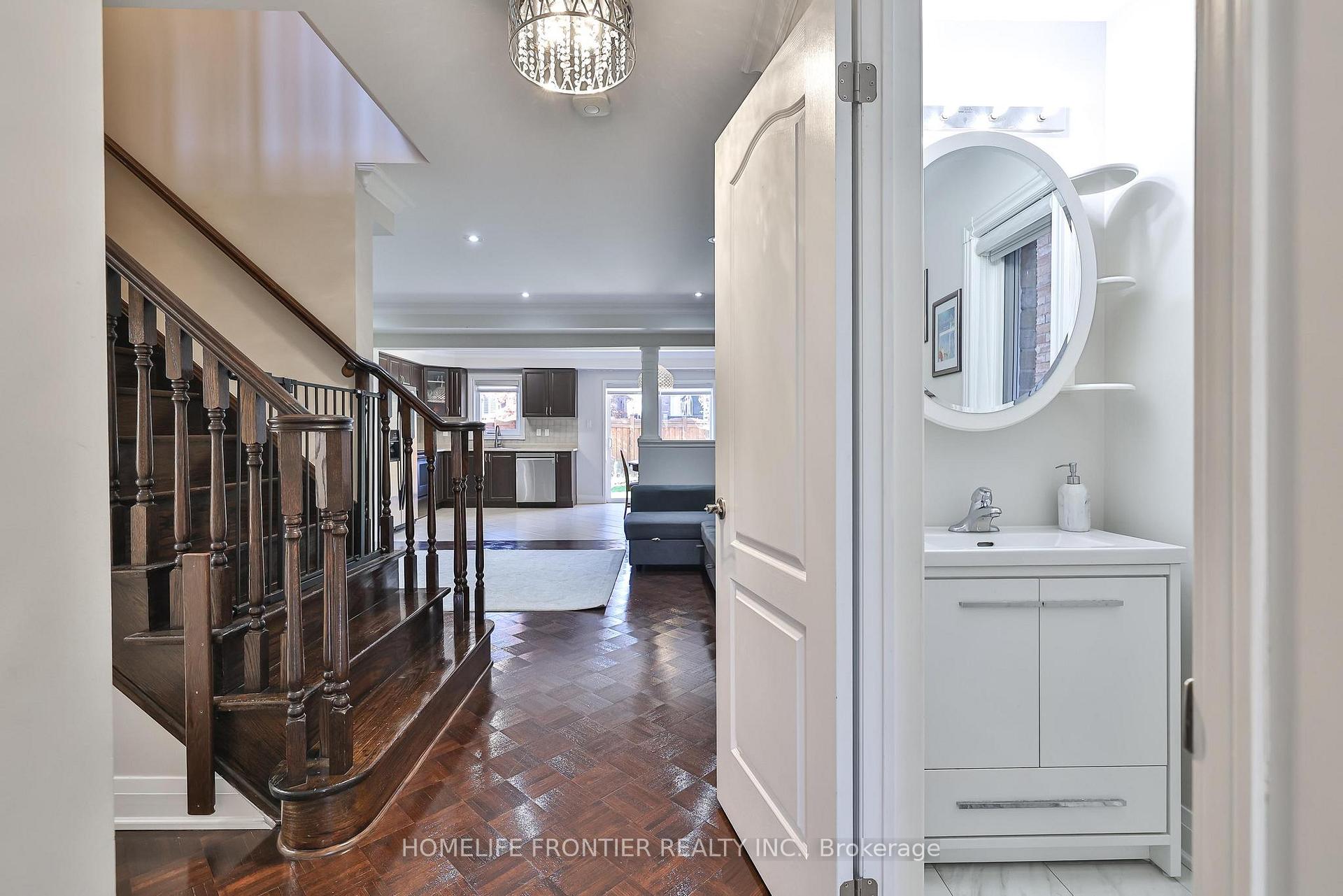 Photo 5 of 86 Venice Gate Drive, Vaughan, Vellore Village — HOMEH