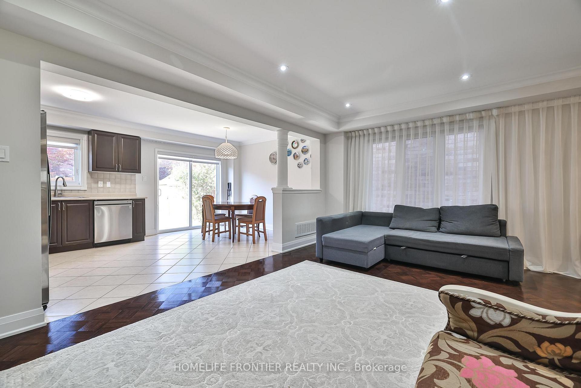 Photo 10 of 86 Venice Gate Drive, Vaughan, Vellore Village — HOMEH