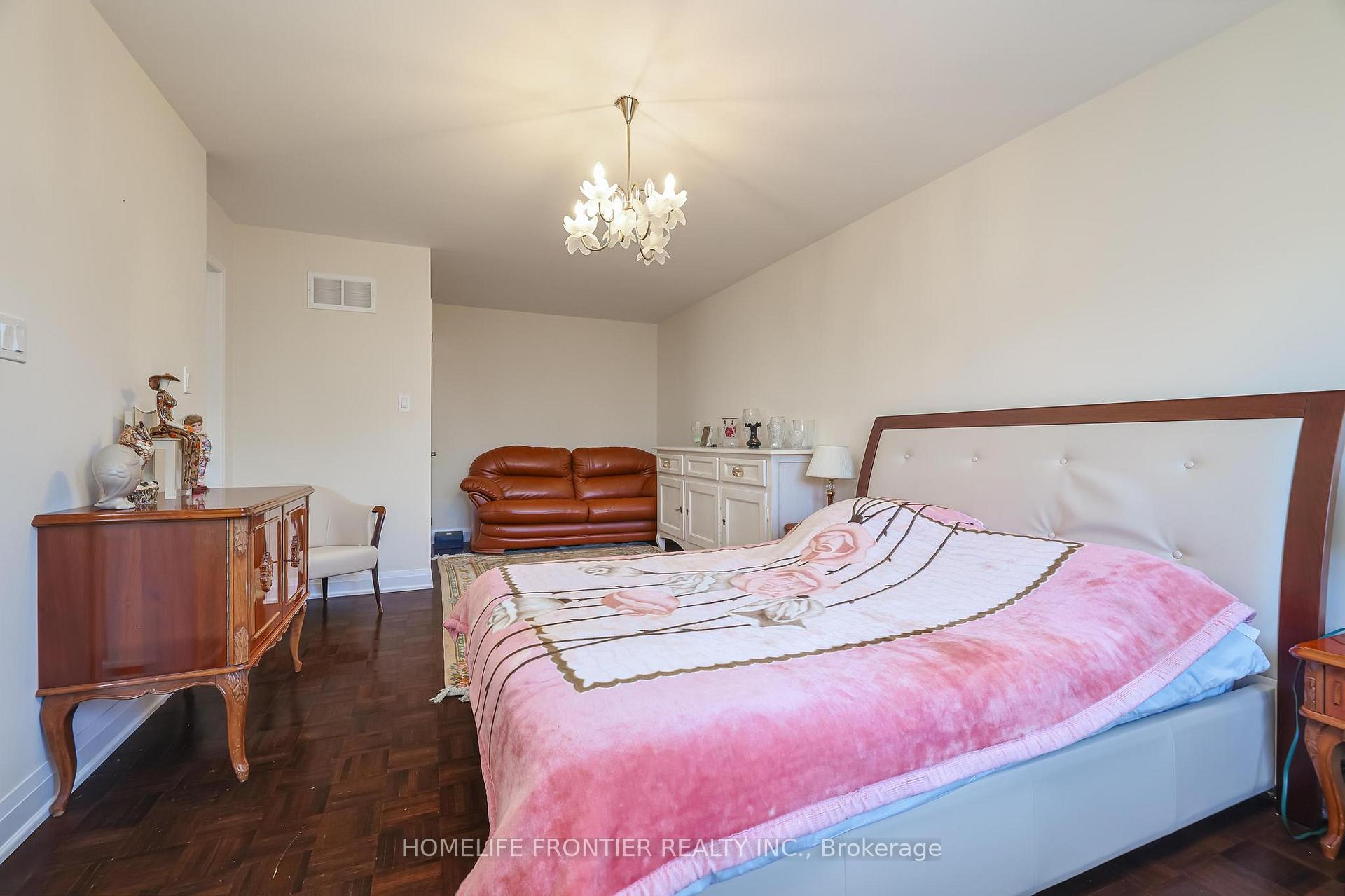 Photo 24 of 86 Venice Gate Drive, Vaughan, Vellore Village — HOMEH