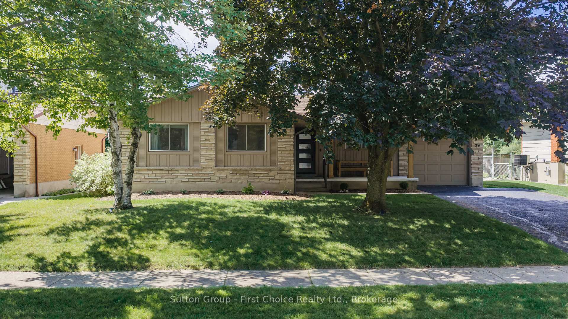 Photo 1 of 29 Windemere Crescent, Stratford — HOMEH