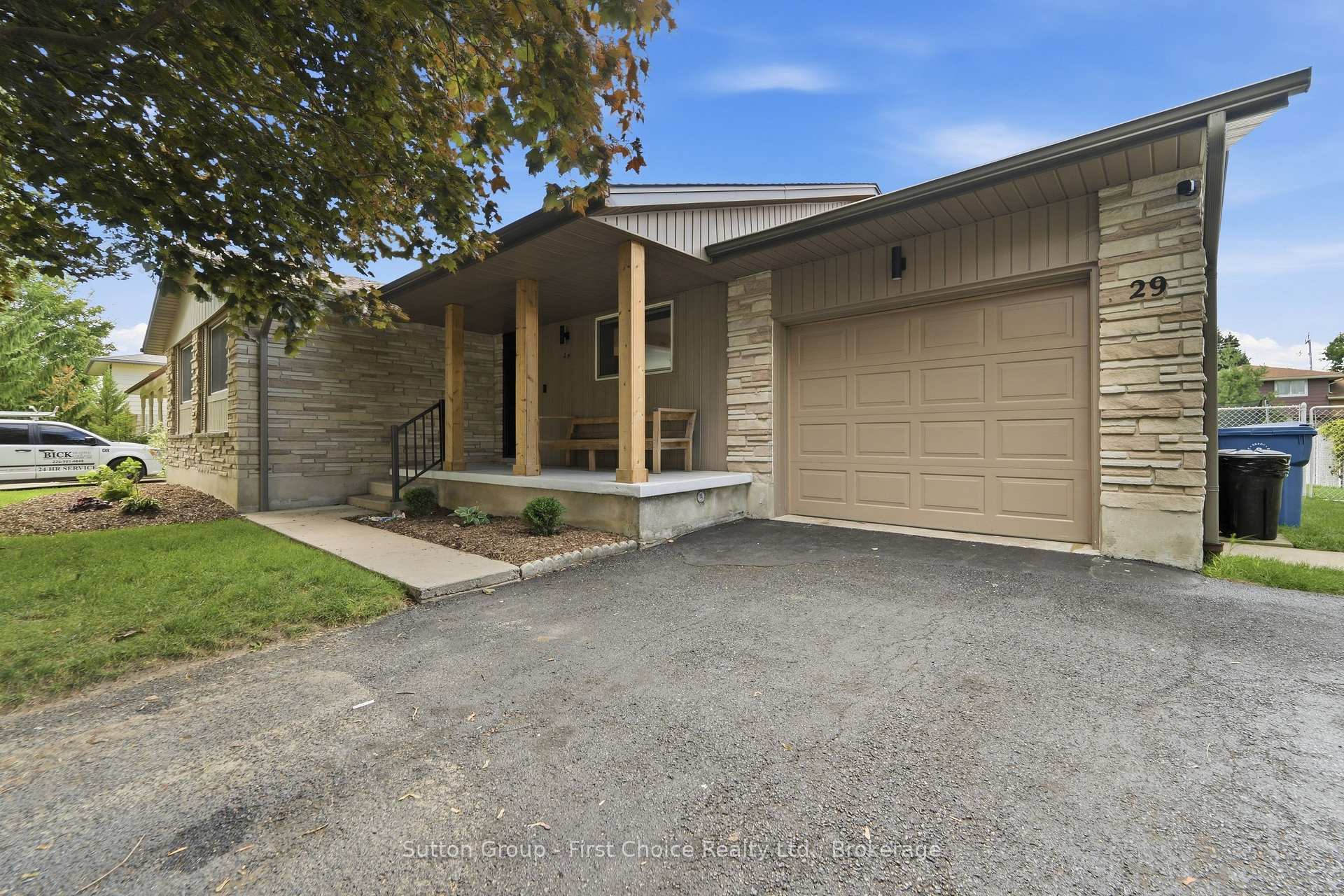 Photo 5 of 29 Windemere Crescent, Stratford — HOMEH