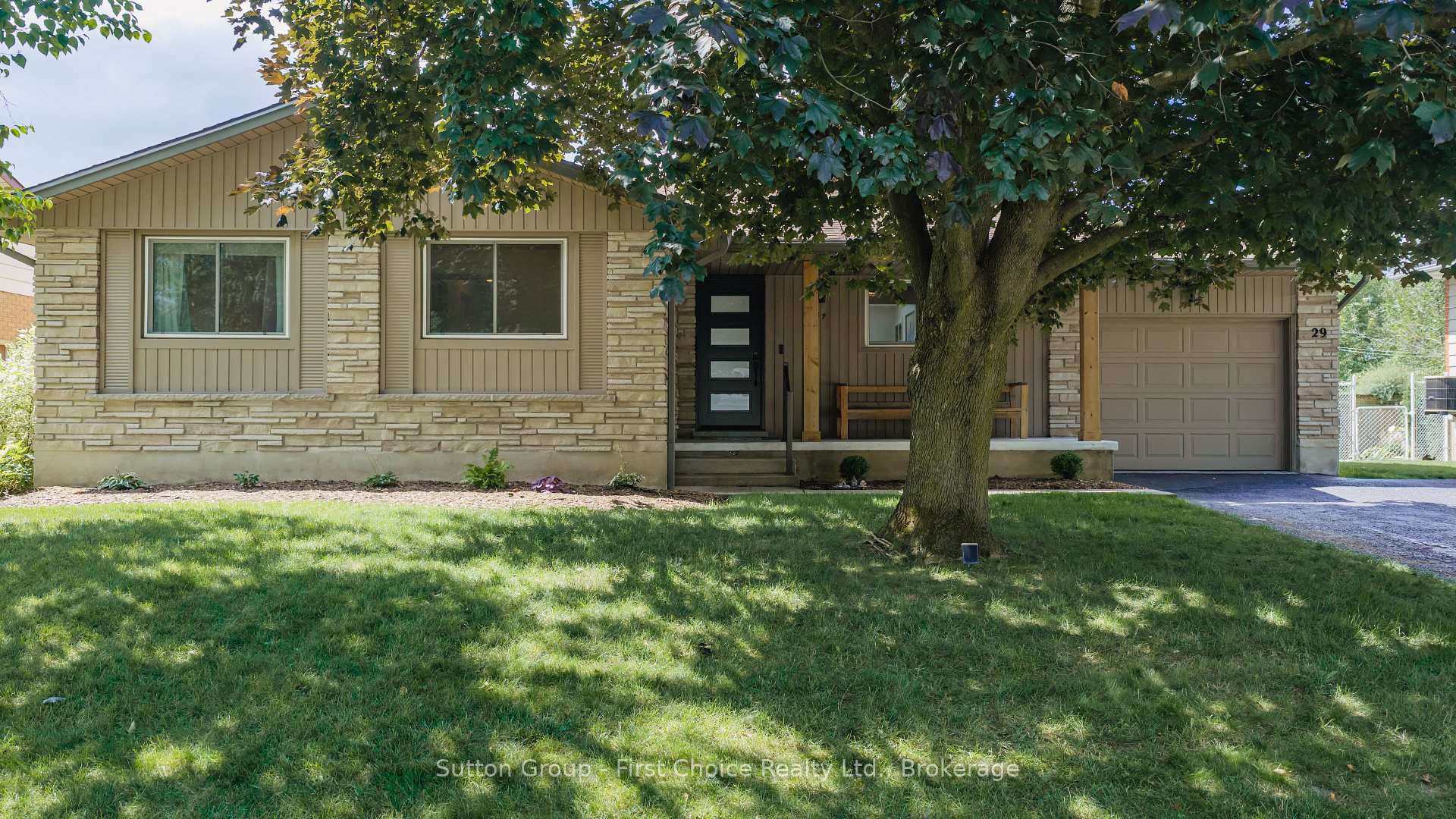 Photo 8 of 29 Windemere Crescent, Stratford — HOMEH