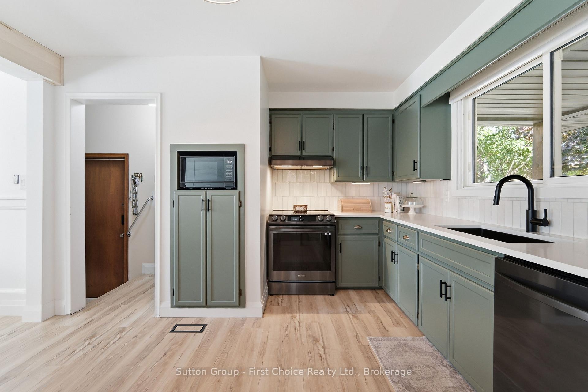 Photo 19 of 29 Windemere Crescent, Stratford — HOMEH