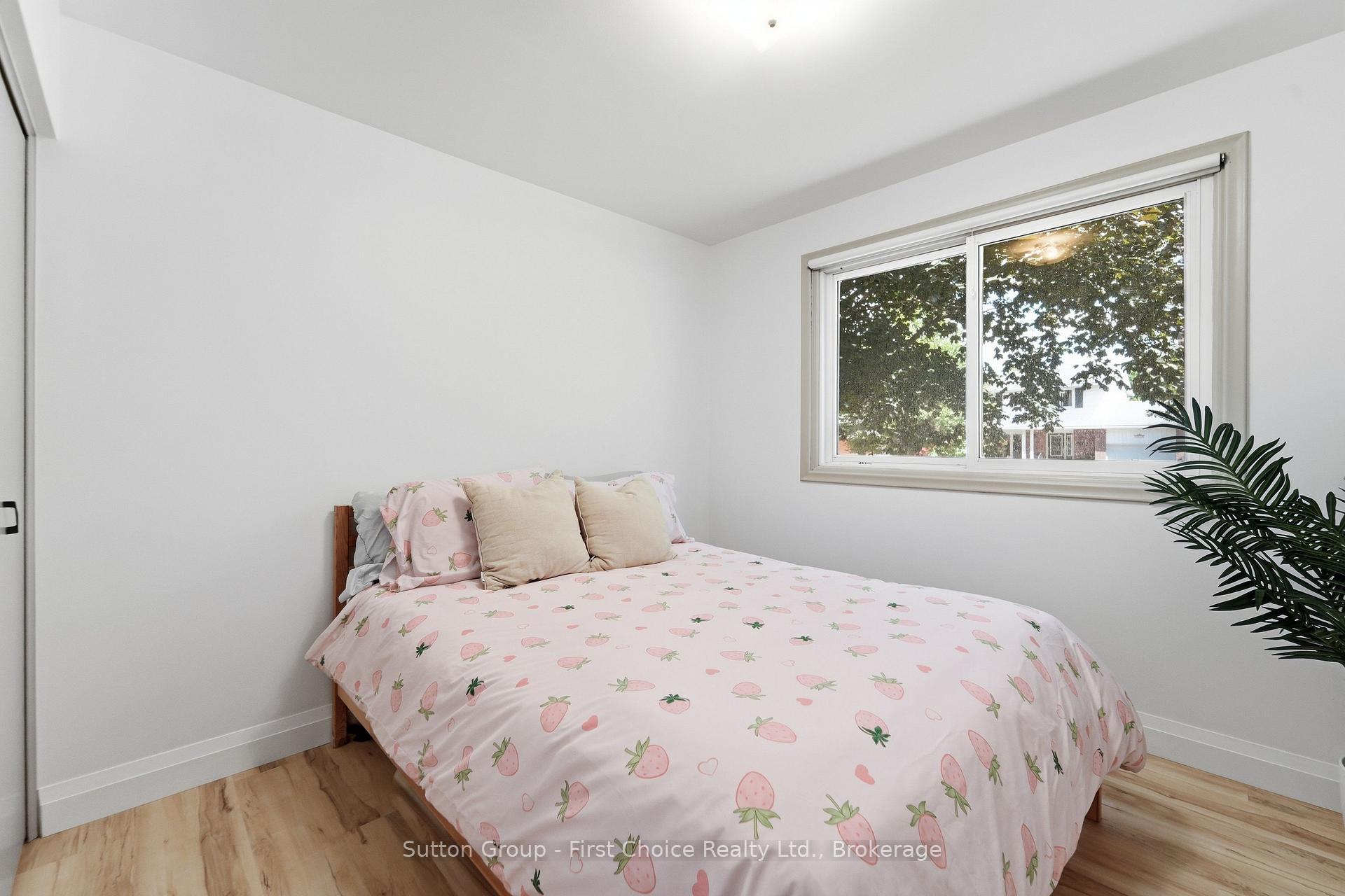 Photo 22 of 29 Windemere Crescent, Stratford — HOMEH