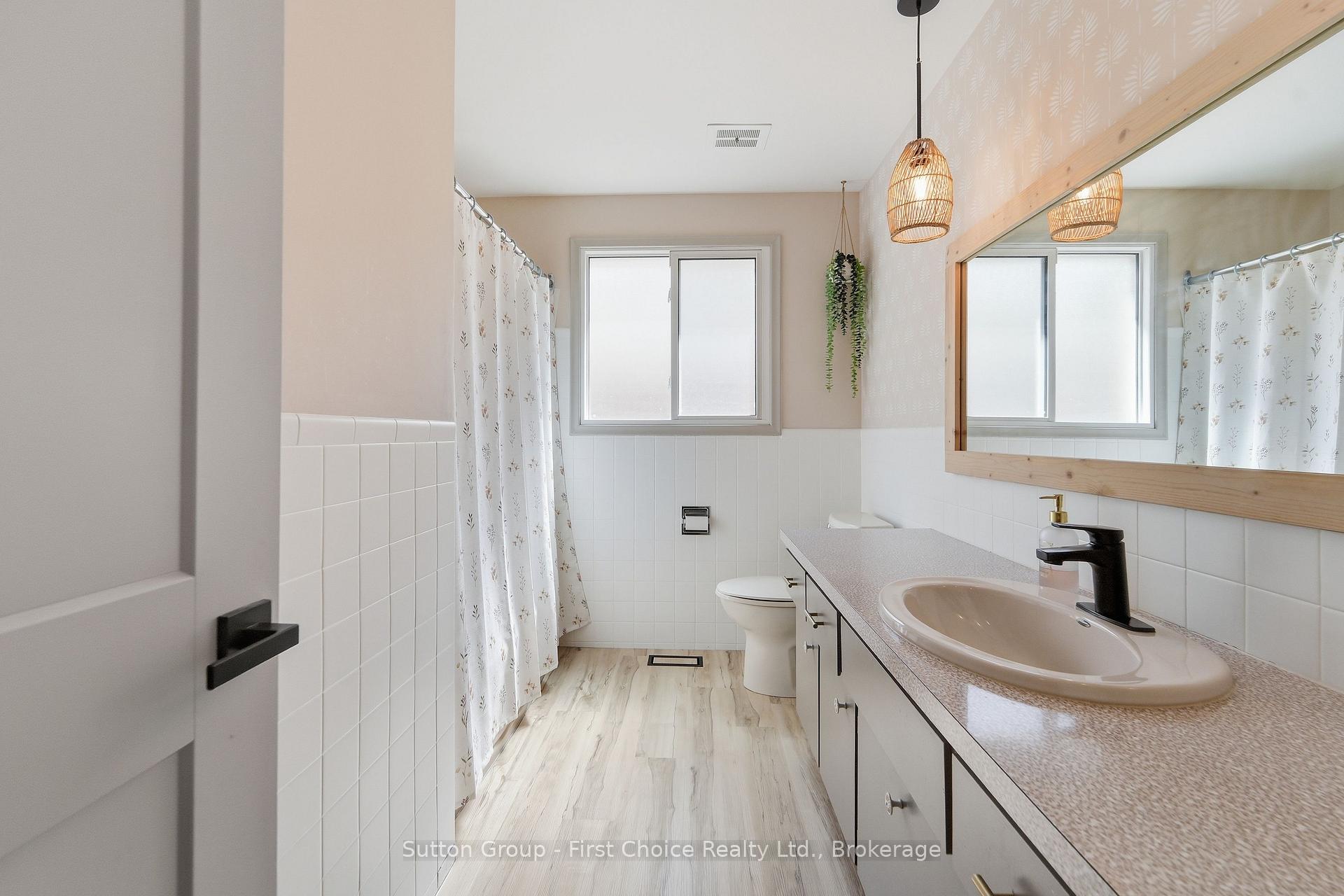 Photo 23 of 29 Windemere Crescent, Stratford — HOMEH