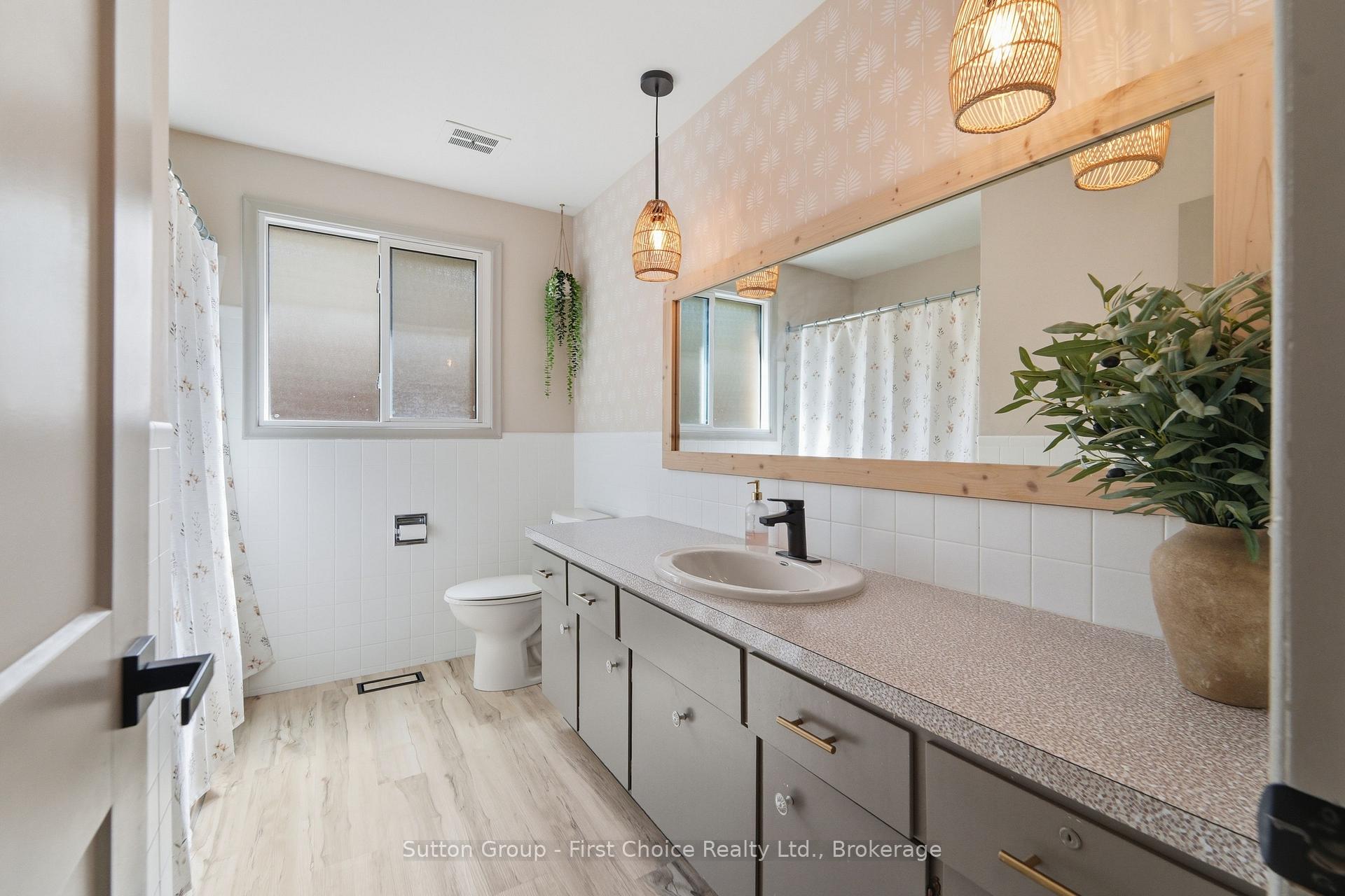 Photo 27 of 29 Windemere Crescent, Stratford — HOMEH