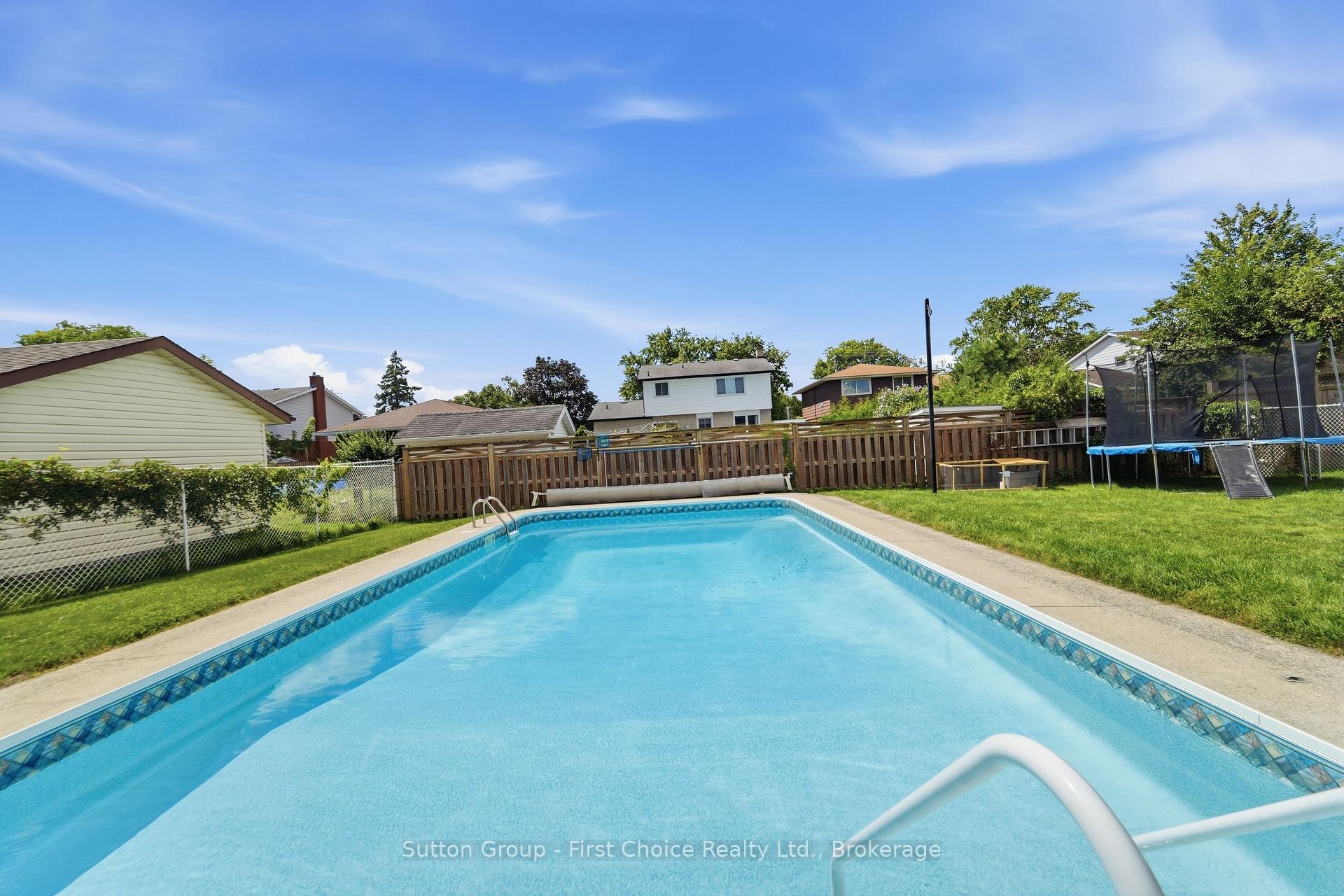 Photo 39 of 29 Windemere Crescent, Stratford — HOMEH