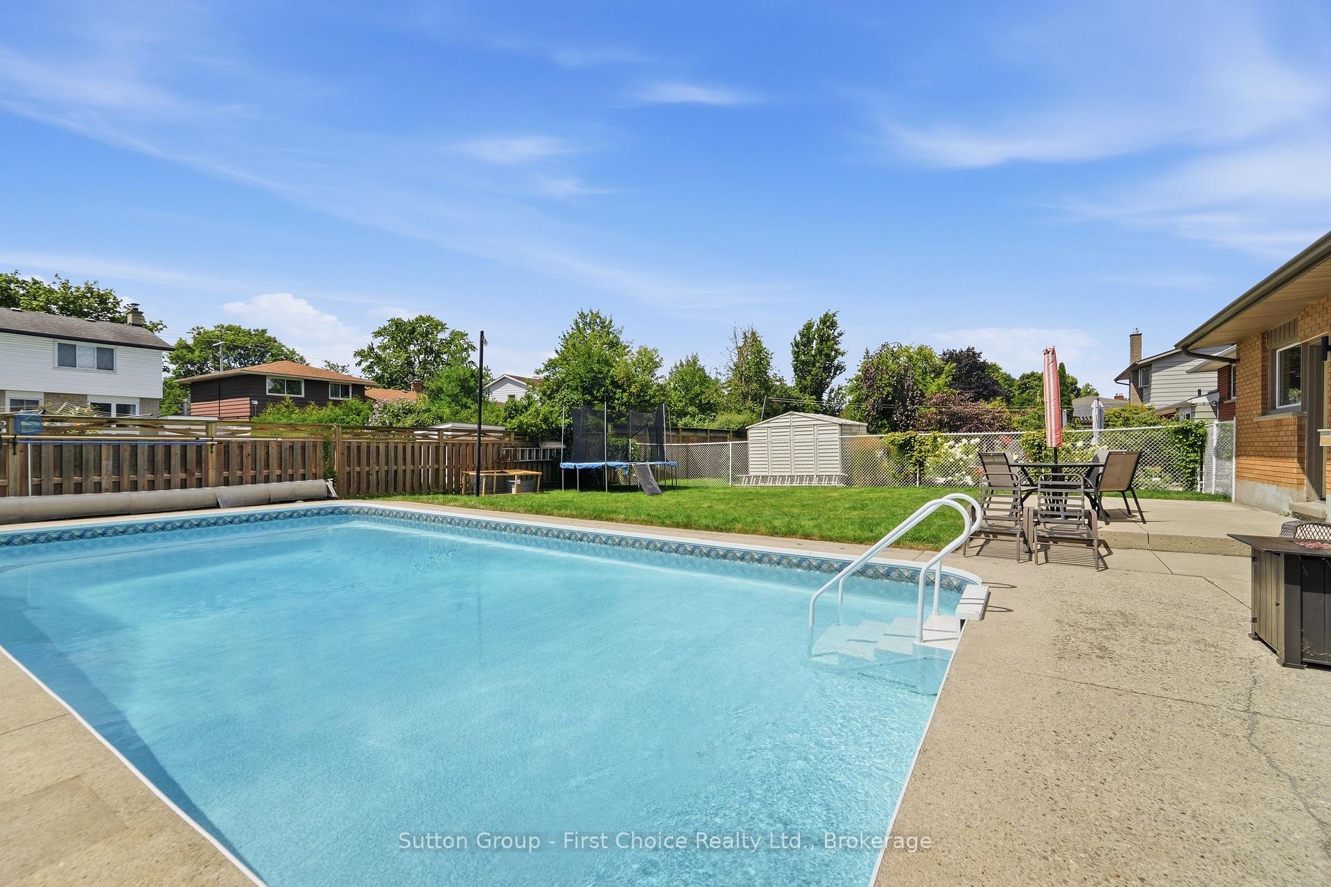 Photo 43 of 29 Windemere Crescent, Stratford — HOMEH
