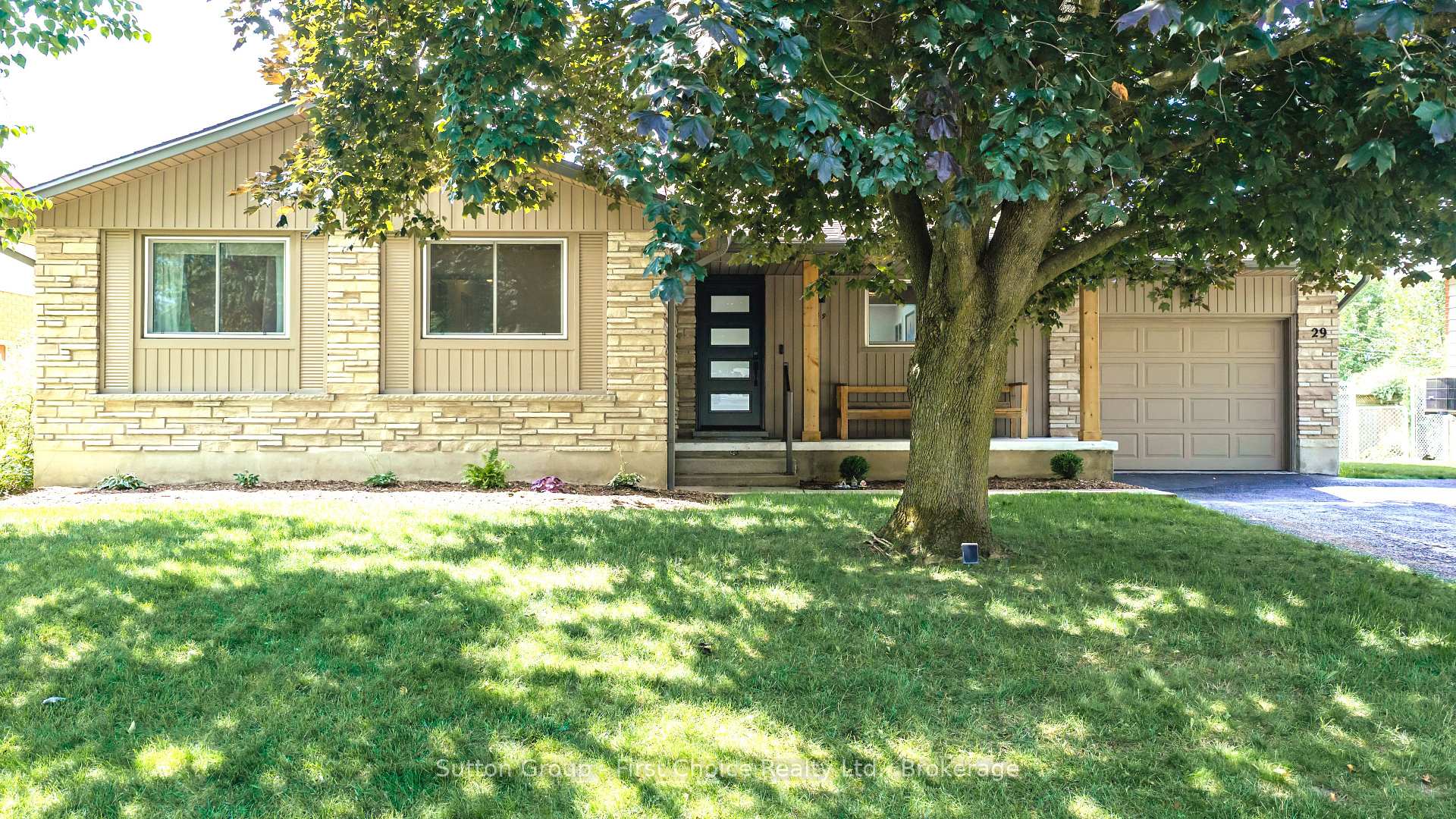Photo 4 of 29 Windemere Crescent, Stratford — HOMEH