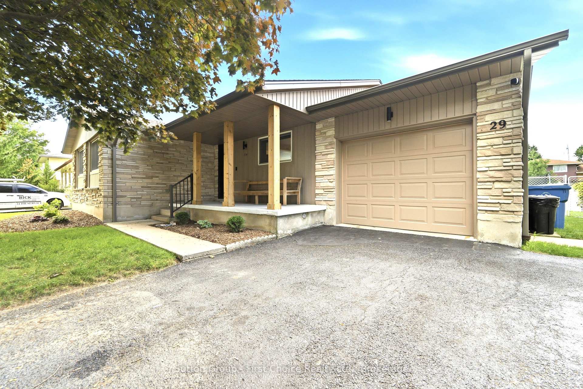 Photo 6 of 29 Windemere Crescent, Stratford — HOMEH