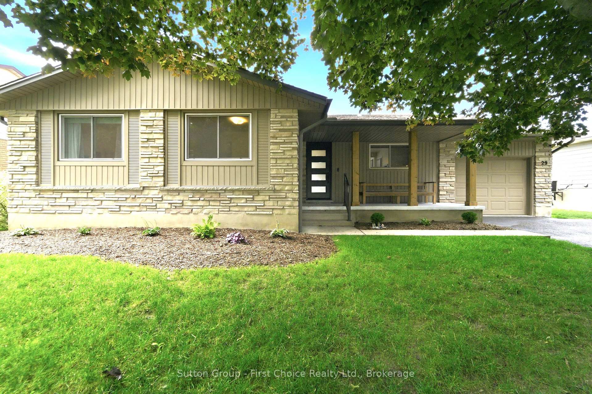 Photo 9 of 29 Windemere Crescent, Stratford — HOMEH