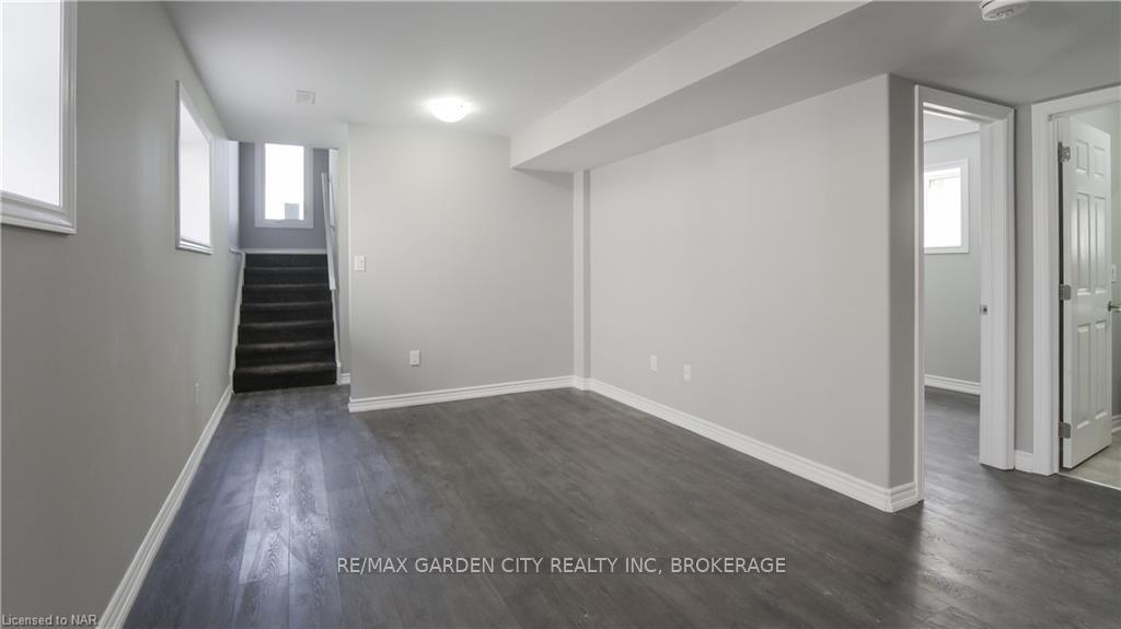 Photo 4 of Unit LOWER, 113 Thorold Road, Welland, Prince Charles — HOMEH