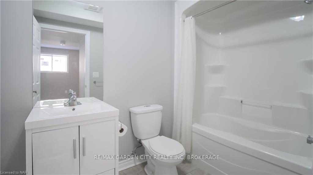Photo 13 of Unit LOWER, 113 Thorold Road, Welland, Prince Charles — HOMEH