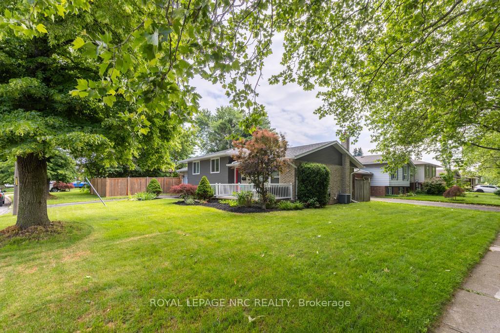 Photo 3 of 2 Kimberdale Court, St. Catharines, Lakeshore — HOMEH