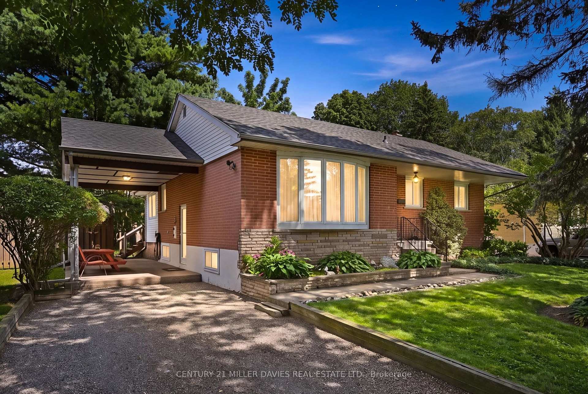 Photo 1 of 237 Mohawk Road, Oakville, Bronte — HOMEH
