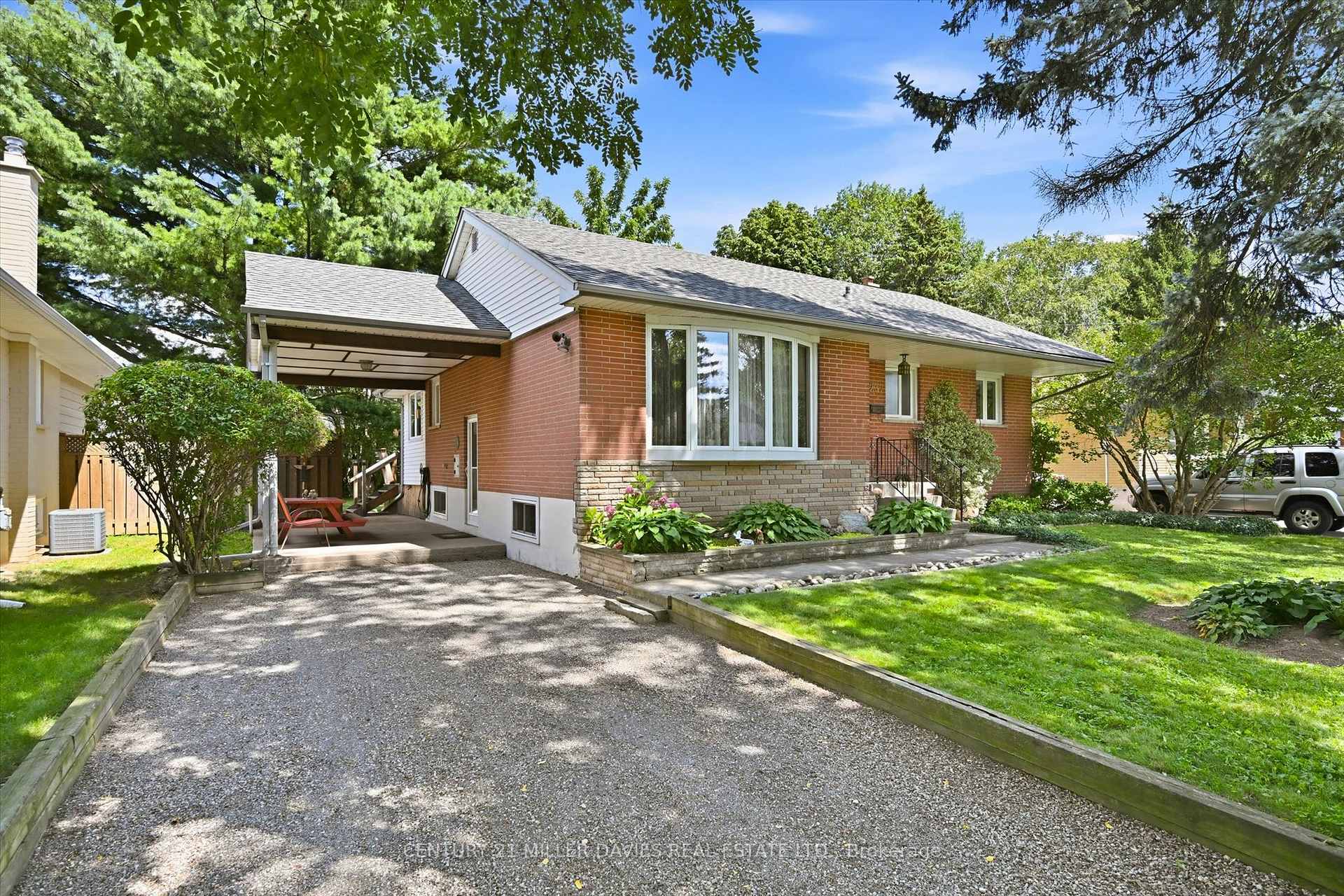 Photo 2 of 237 Mohawk Road, Oakville, Bronte — HOMEH