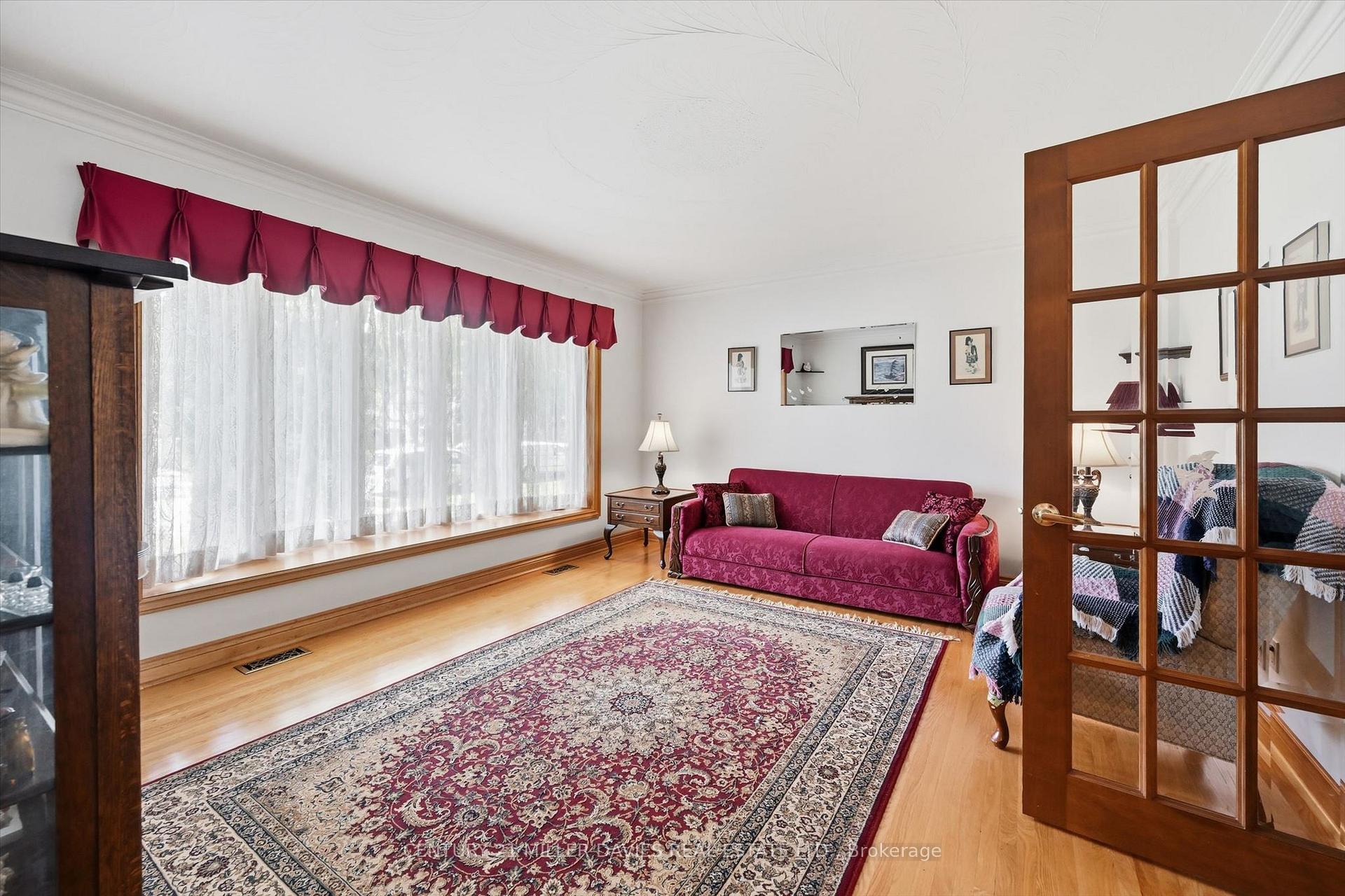 Photo 4 of 237 Mohawk Road, Oakville, Bronte — HOMEH