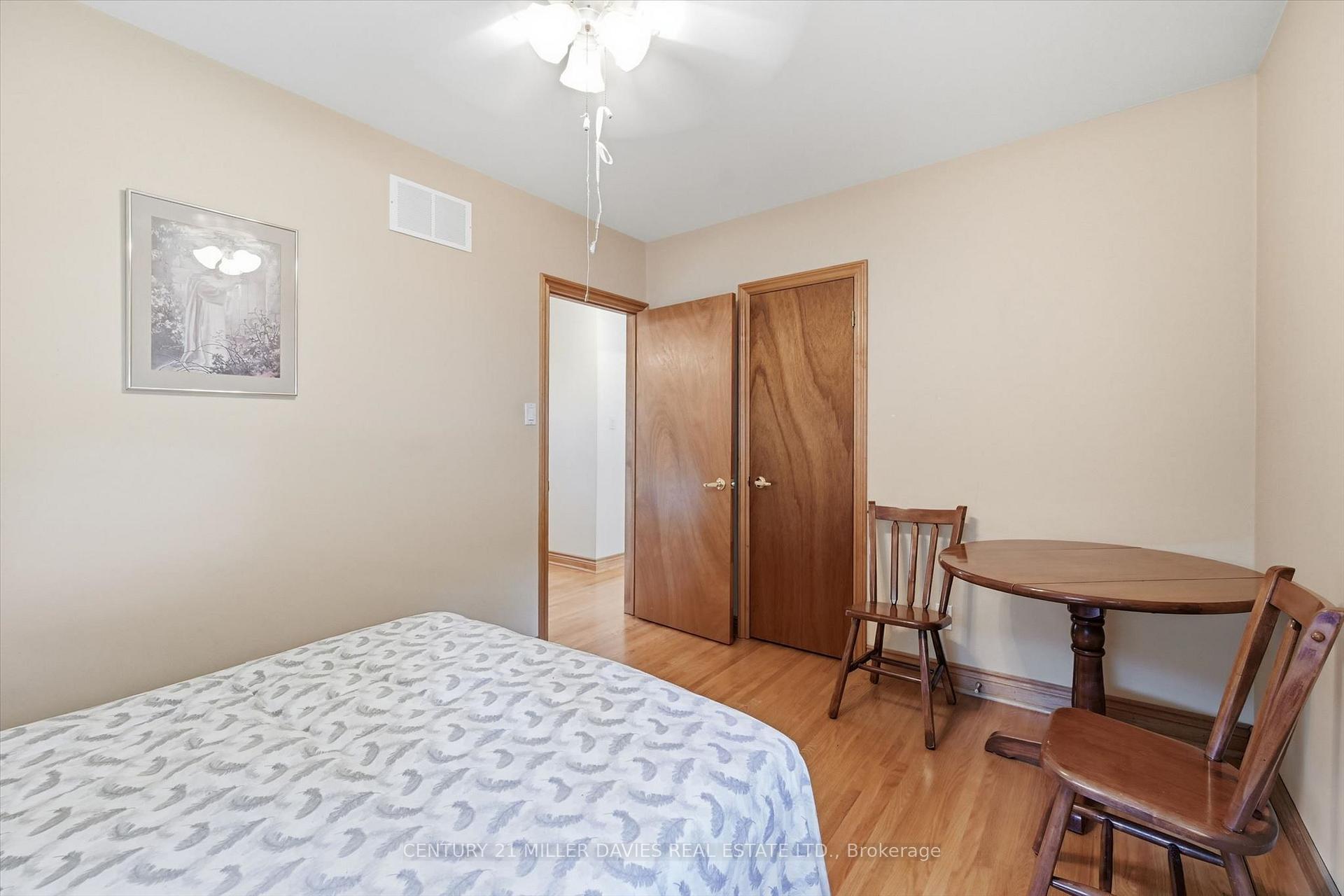 Photo 18 of 237 Mohawk Road, Oakville, Bronte — HOMEH