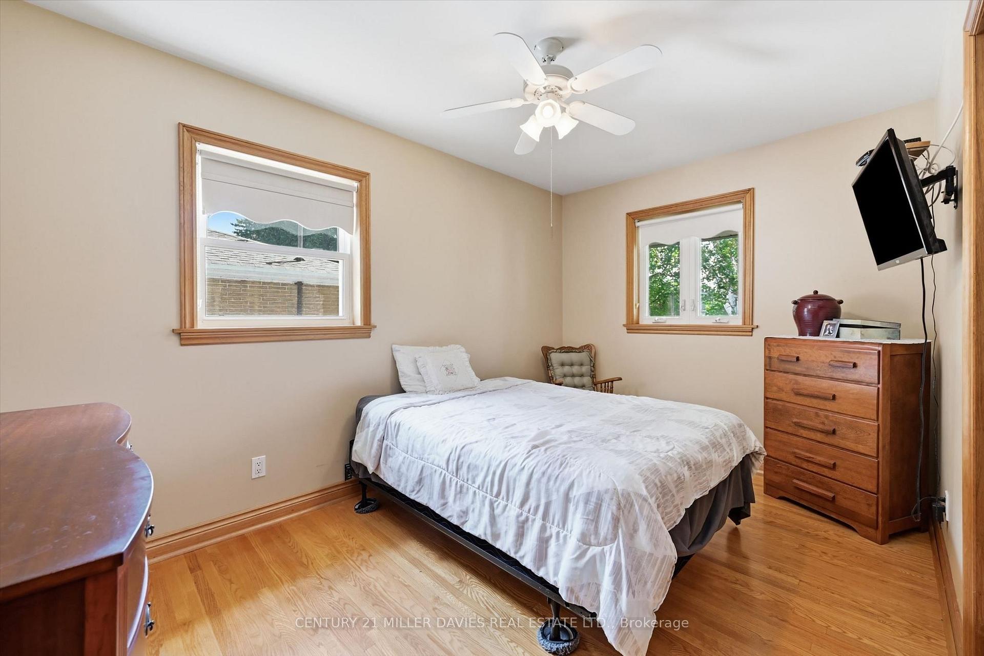 Photo 19 of 237 Mohawk Road, Oakville, Bronte — HOMEH