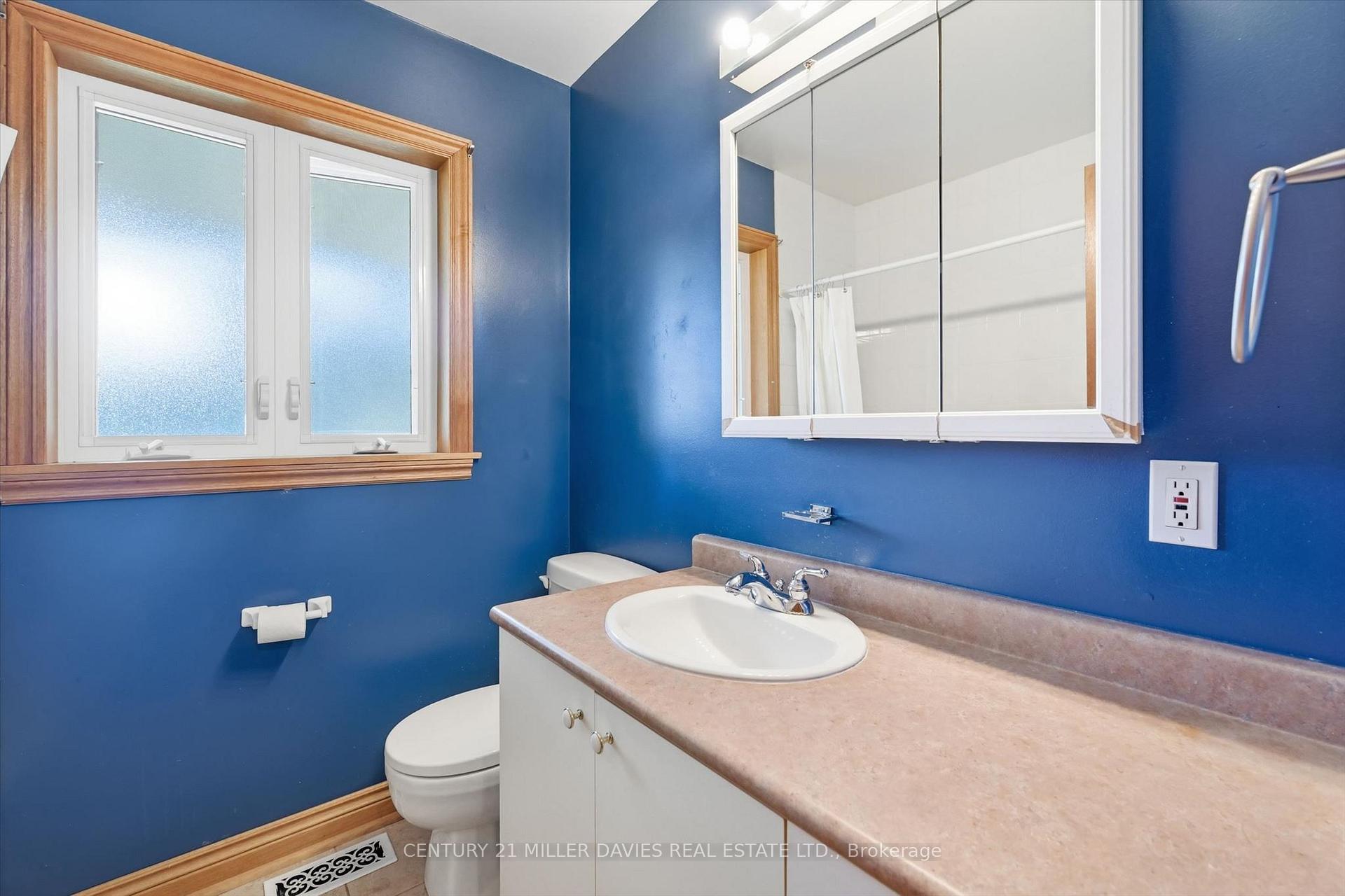 Photo 22 of 237 Mohawk Road, Oakville, Bronte — HOMEH